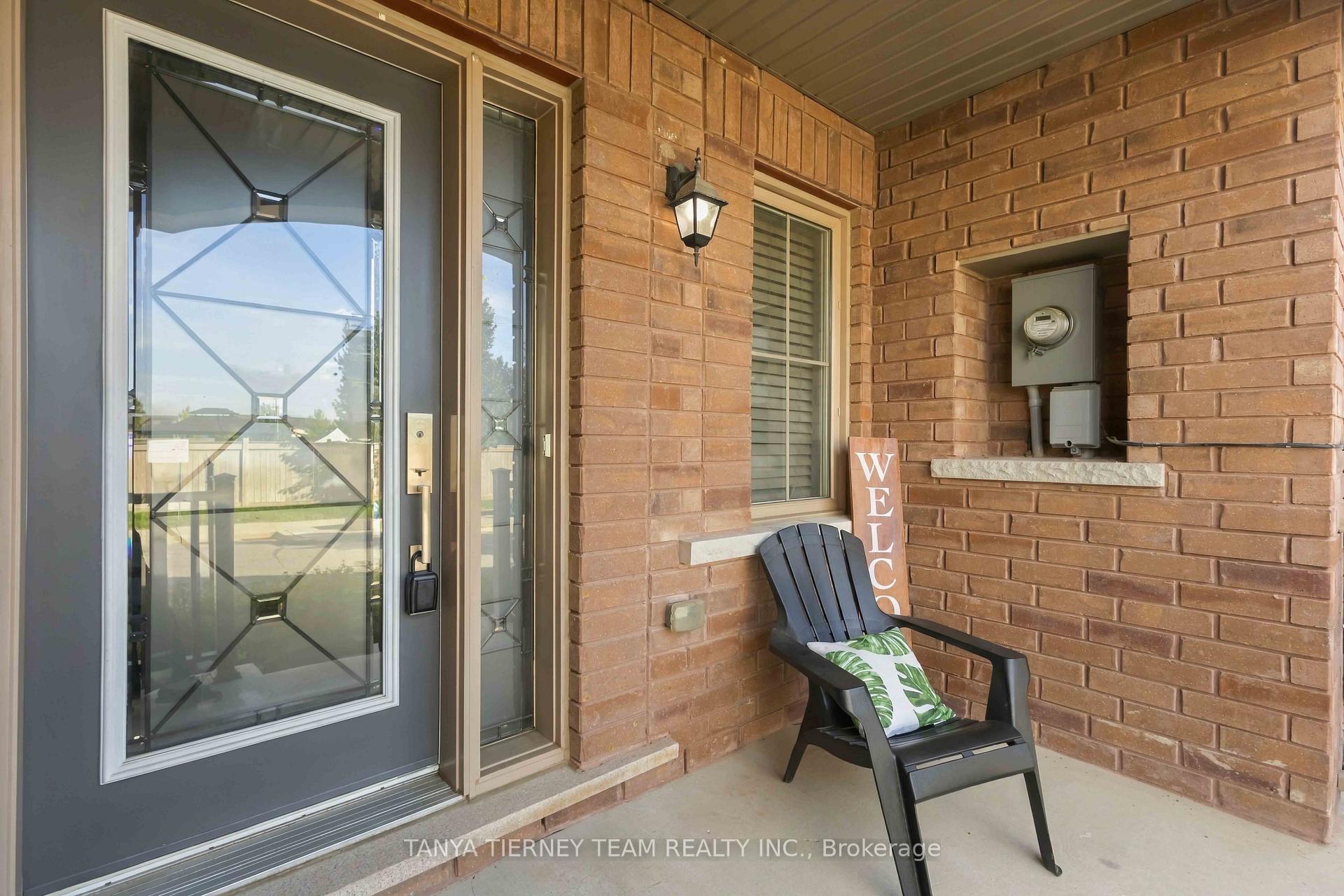 Photo 3 of 20 Lambdon Way, Whitby, Brooklin — HOMEH