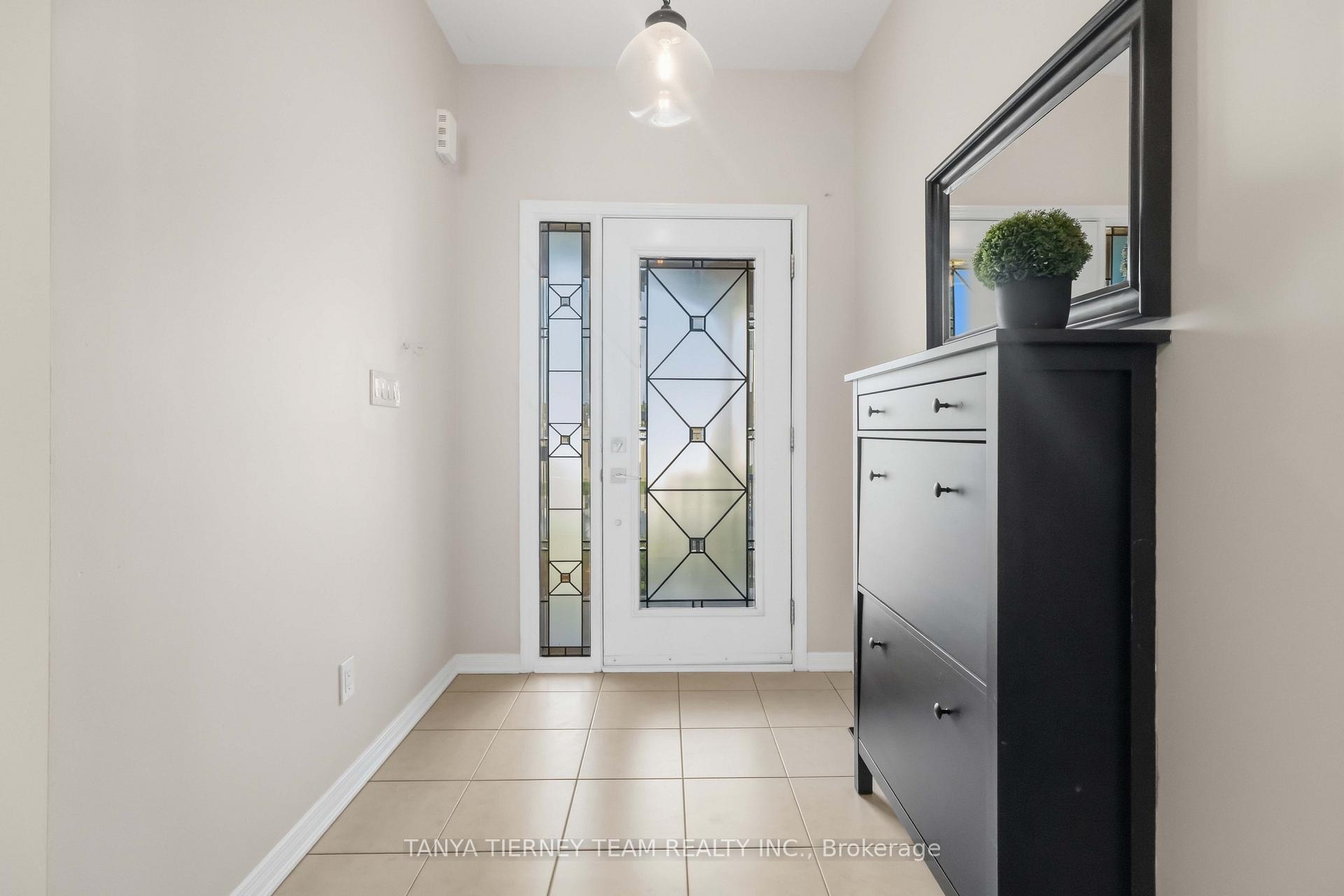 Photo 4 of 20 Lambdon Way, Whitby, Brooklin — HOMEH