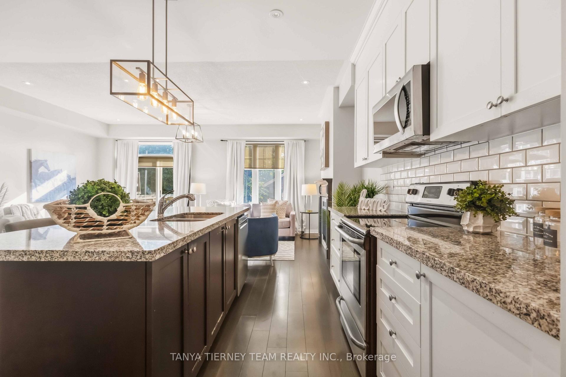 Photo 16 of 20 Lambdon Way, Whitby, Brooklin — HOMEH