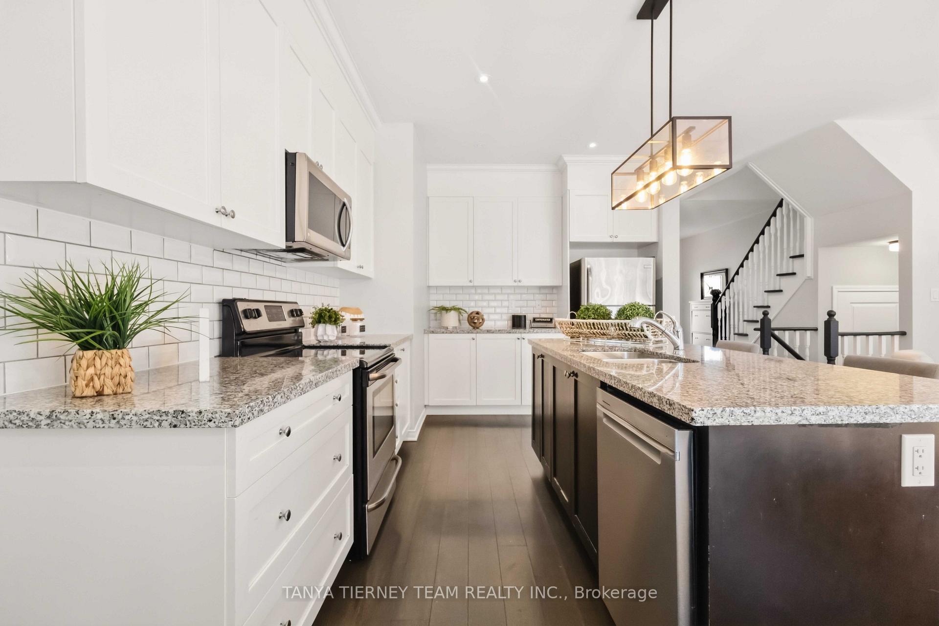 Photo 17 of 20 Lambdon Way, Whitby, Brooklin — HOMEH