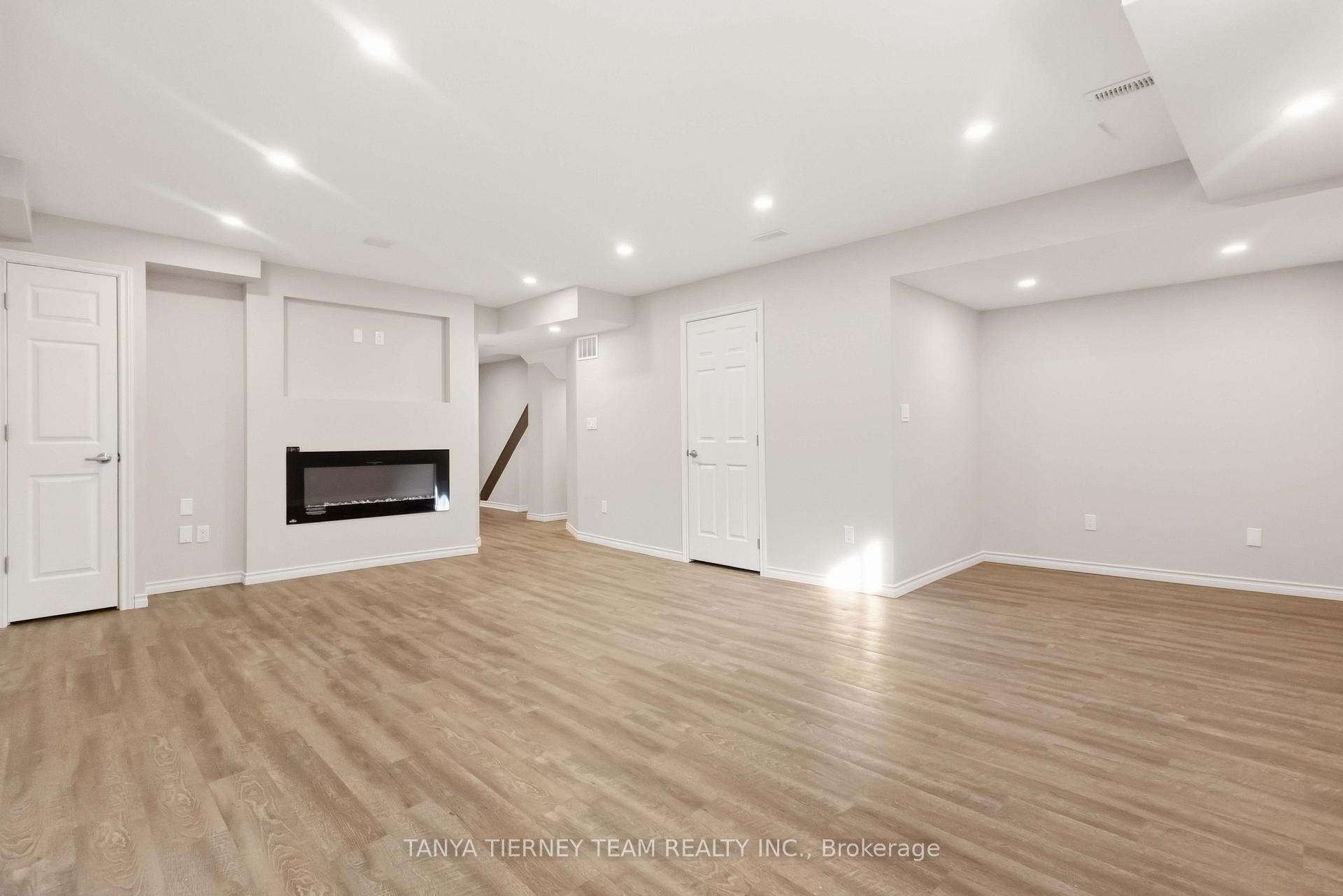 Photo 35 of 20 Lambdon Way, Whitby, Brooklin — HOMEH