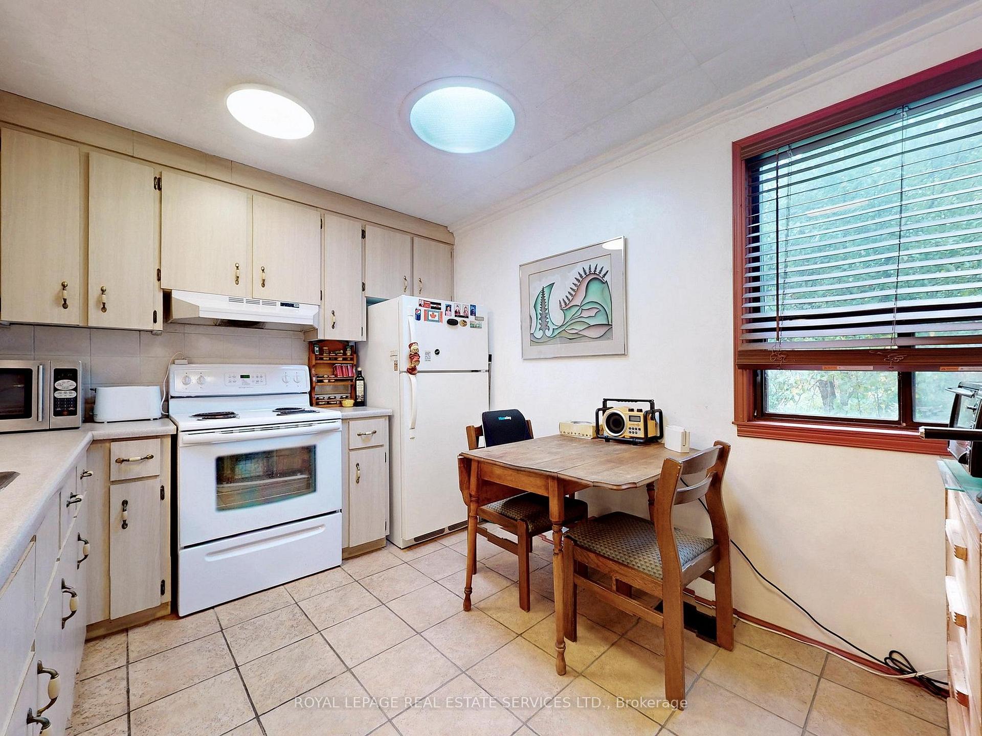 Photo 24 of 28 McIntosh Avenue, Etobicoke, Stonegate-Queensway — HOMEH