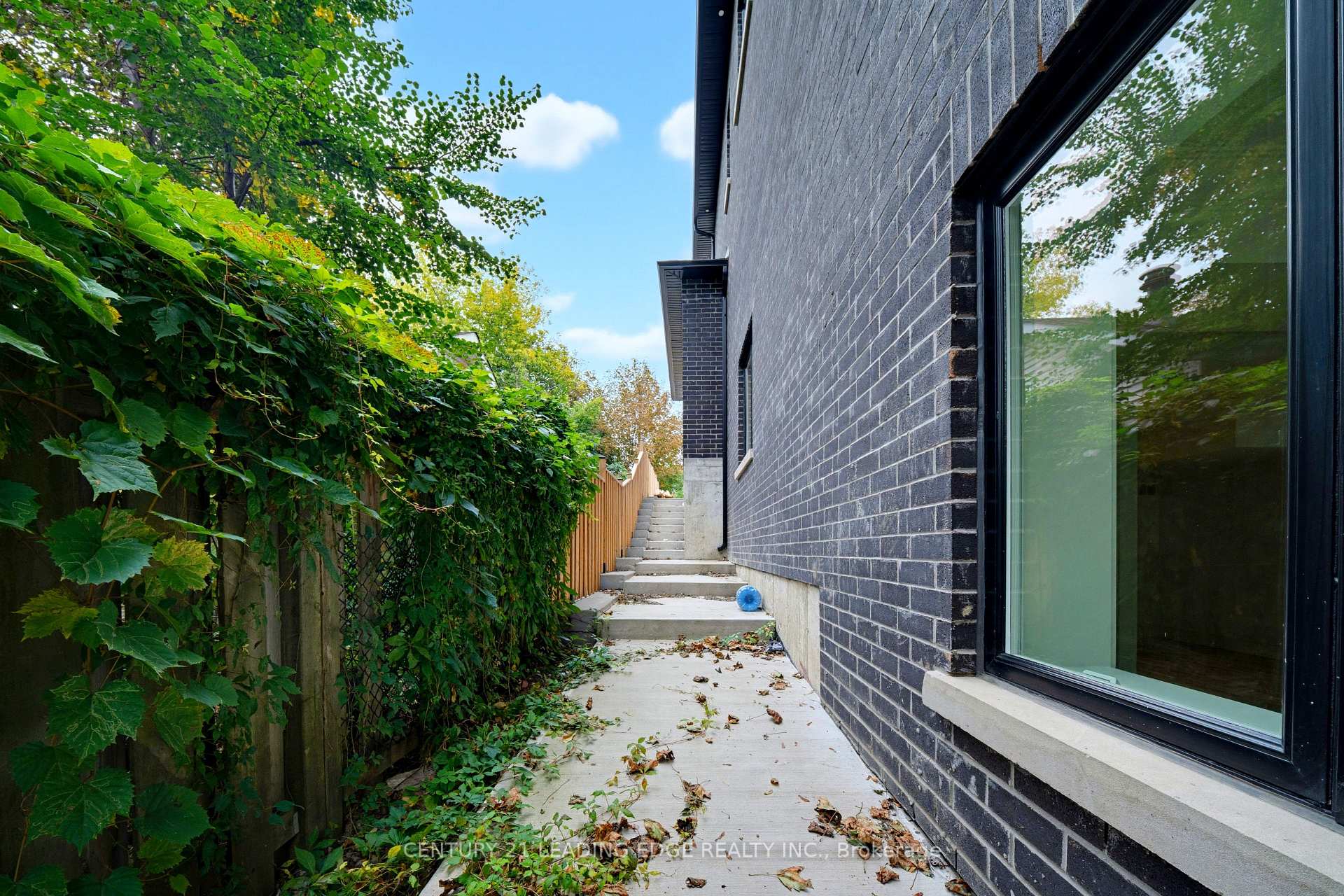 Photo 53 of 158 Hillcrest Drive, Whitby, Downtown Whitby — HOMEH