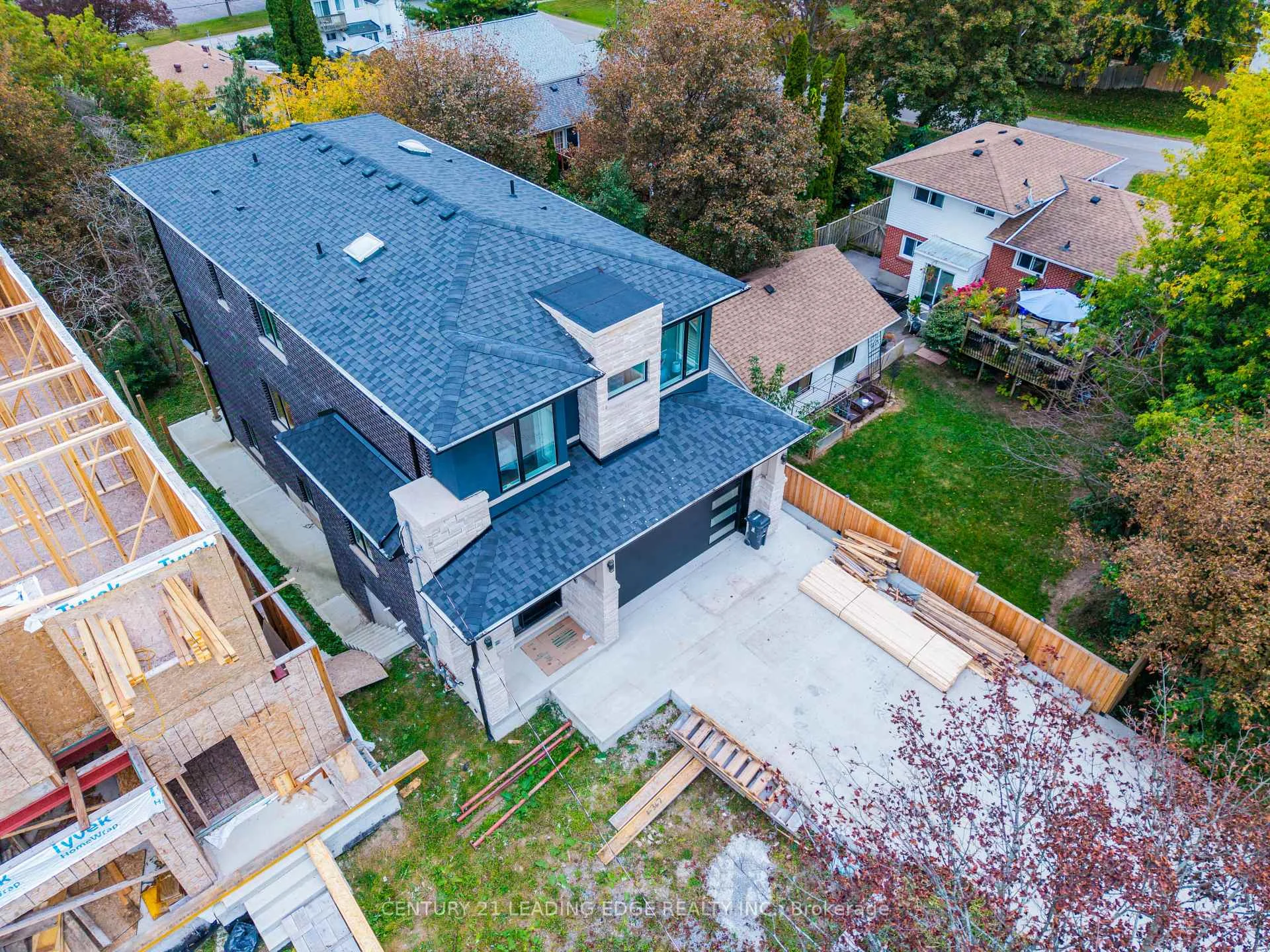 Photo 5 of 158 Hillcrest Drive, Whitby, Downtown Whitby — HOMEH