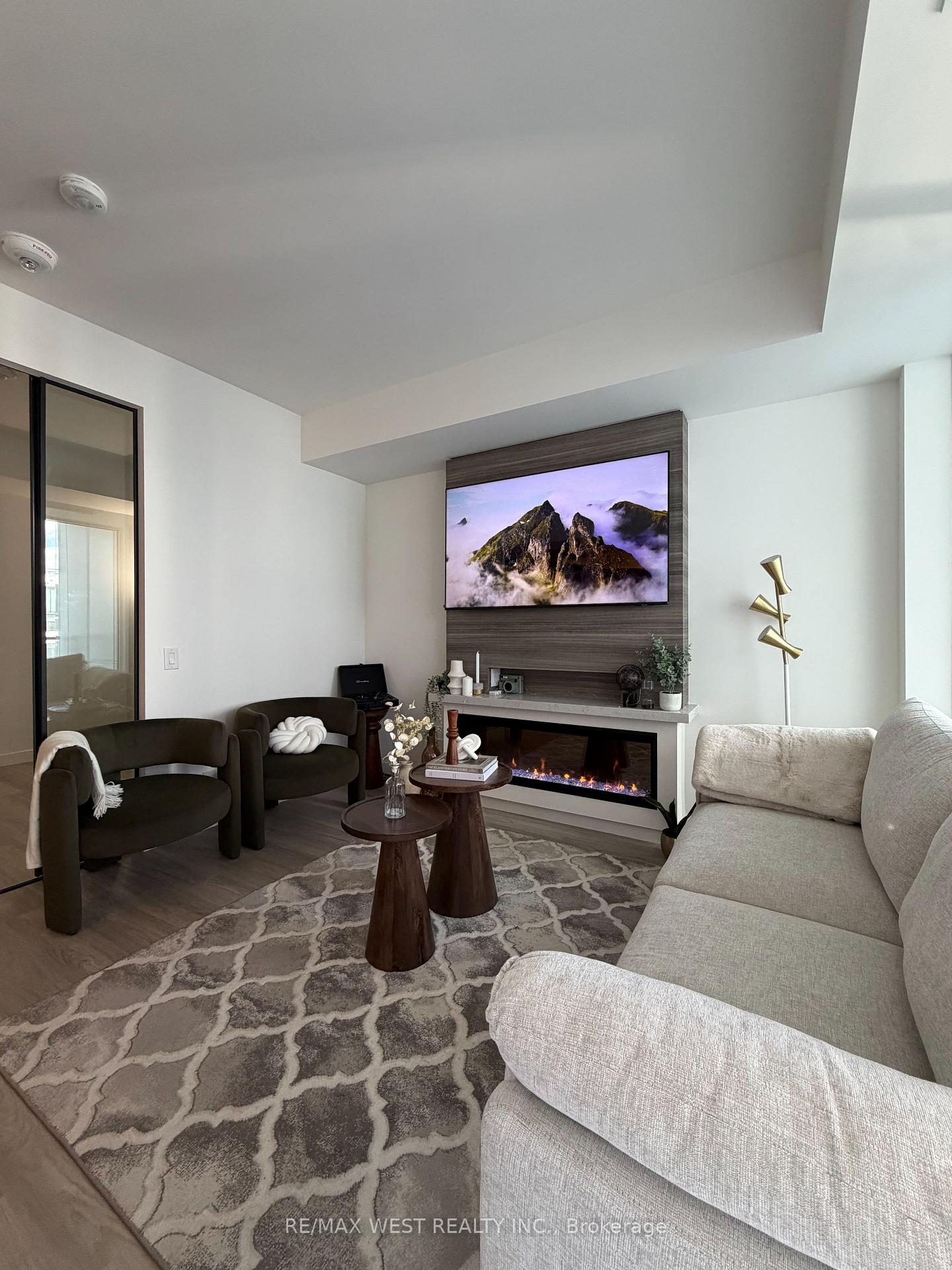 Photo 3 of Unit 1415, 1050 Eastern Avenue, Toronto, The Beaches — HOMEH