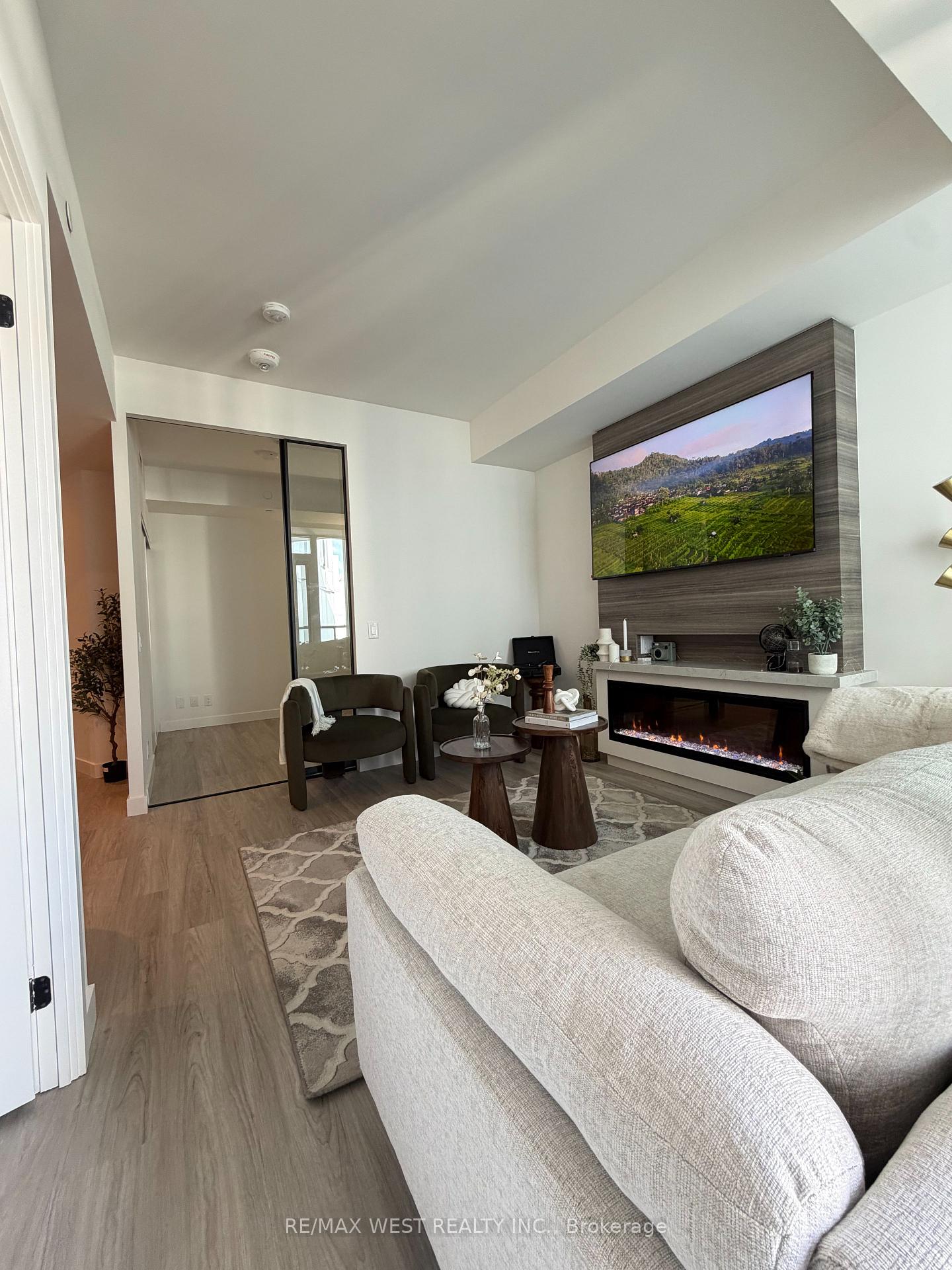Photo 4 of Unit 1415, 1050 Eastern Avenue, Toronto, The Beaches — HOMEH