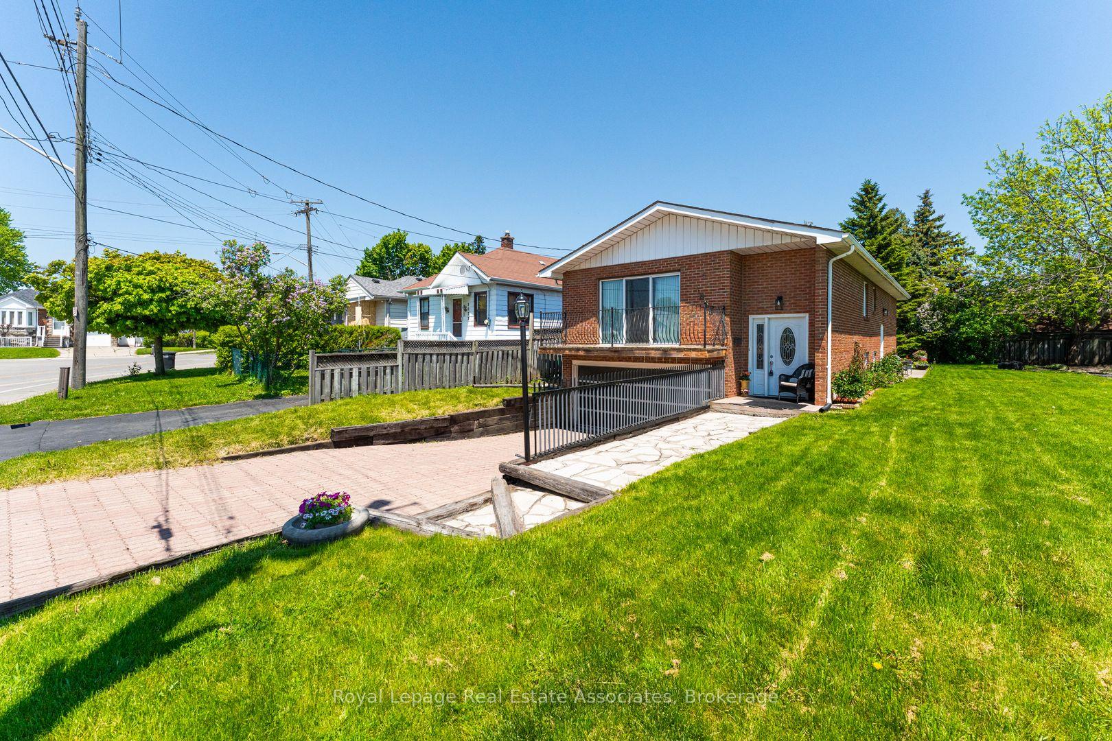 Photo 2 of 1069 Alexandra Avenue, Mississauga, Lakeview — HOMEH