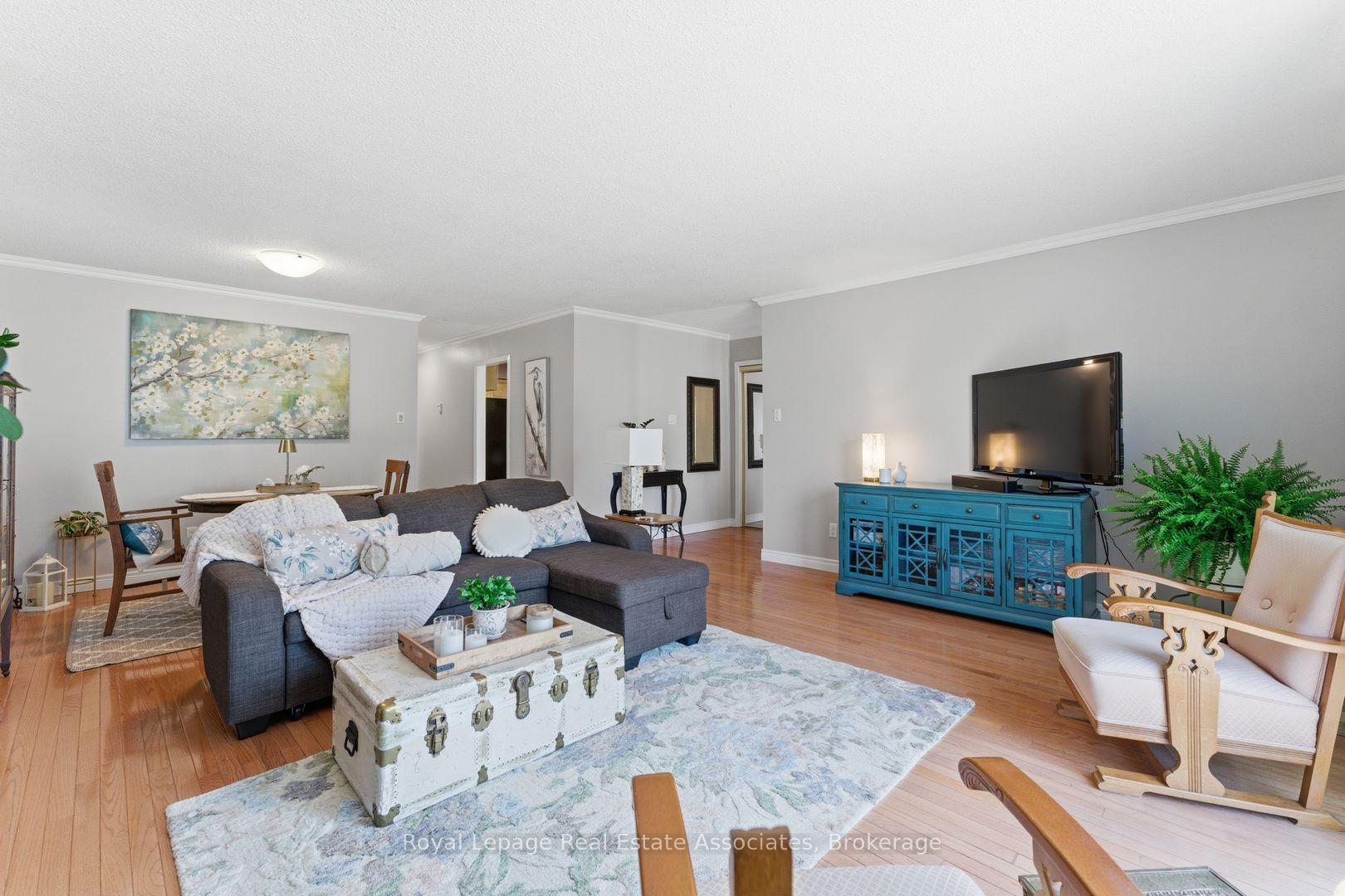 Photo 6 of 1069 Alexandra Avenue, Mississauga, Lakeview — HOMEH