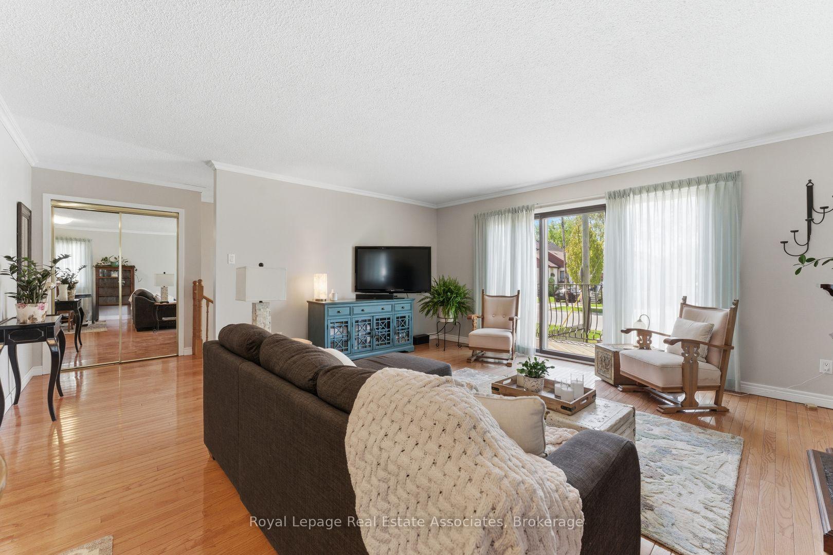 Photo 7 of 1069 Alexandra Avenue, Mississauga, Lakeview — HOMEH