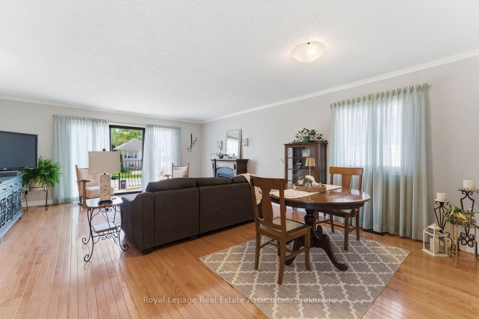 Photo 9 of 1069 Alexandra Avenue, Mississauga, Lakeview — HOMEH