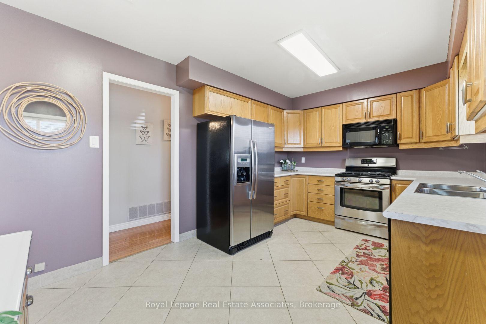 Photo 11 of 1069 Alexandra Avenue, Mississauga, Lakeview — HOMEH