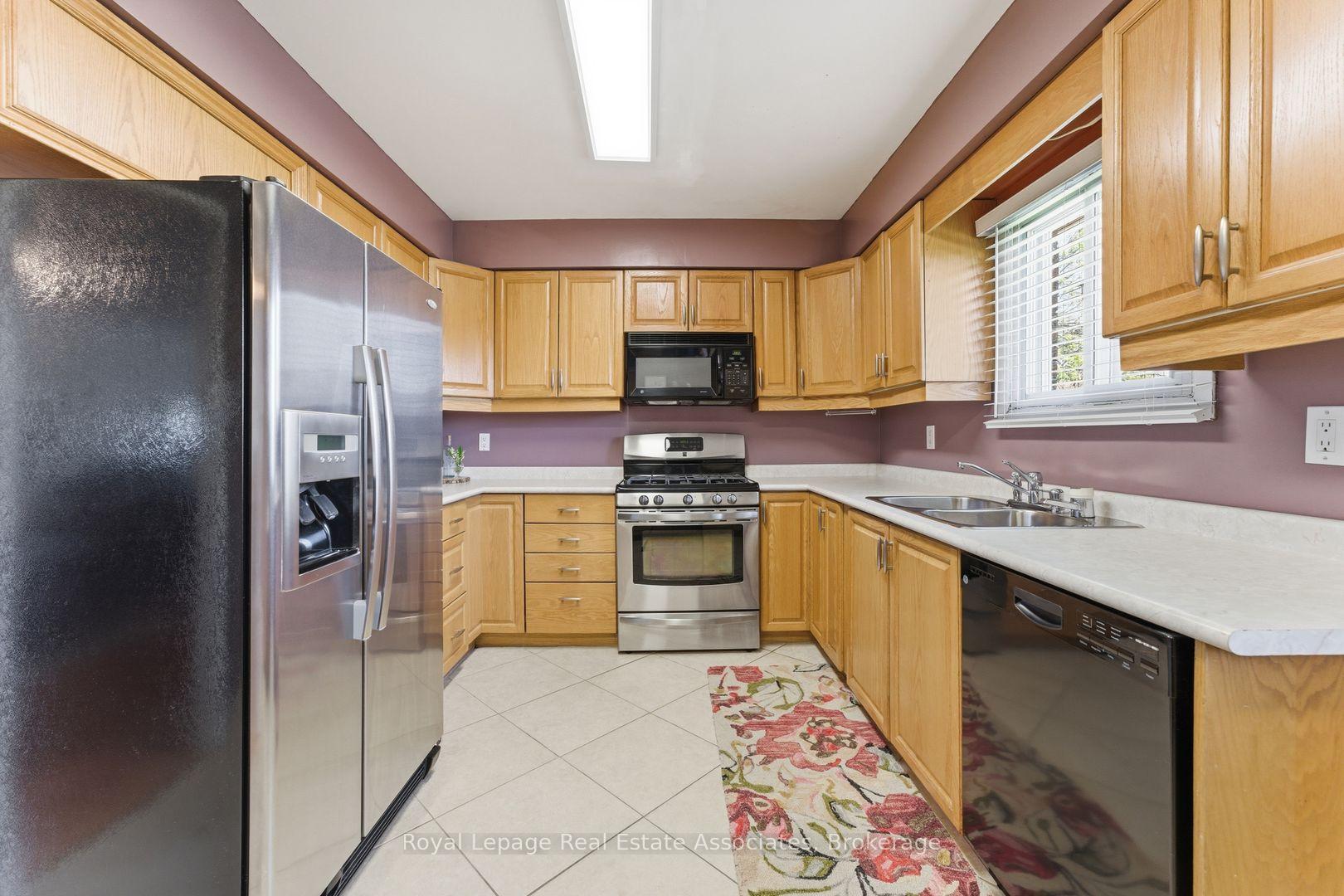 Photo 12 of 1069 Alexandra Avenue, Mississauga, Lakeview — HOMEH