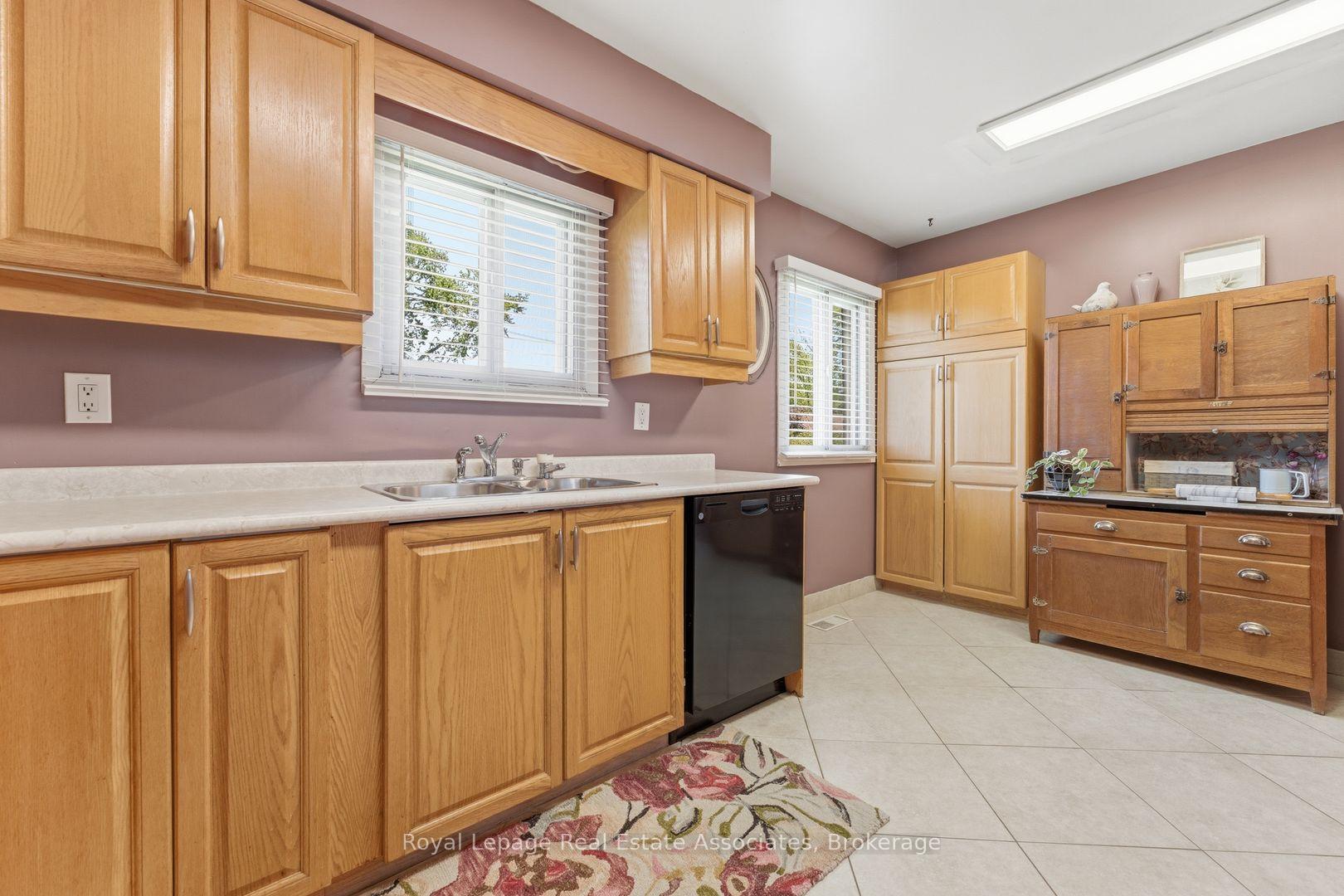 Photo 14 of 1069 Alexandra Avenue, Mississauga, Lakeview — HOMEH