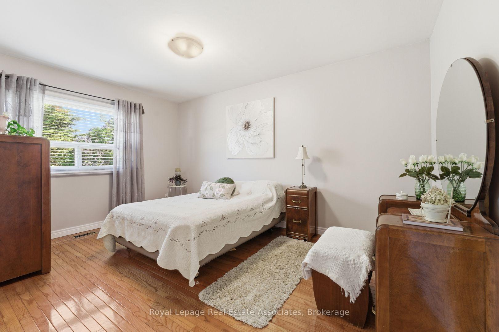 Photo 16 of 1069 Alexandra Avenue, Mississauga, Lakeview — HOMEH