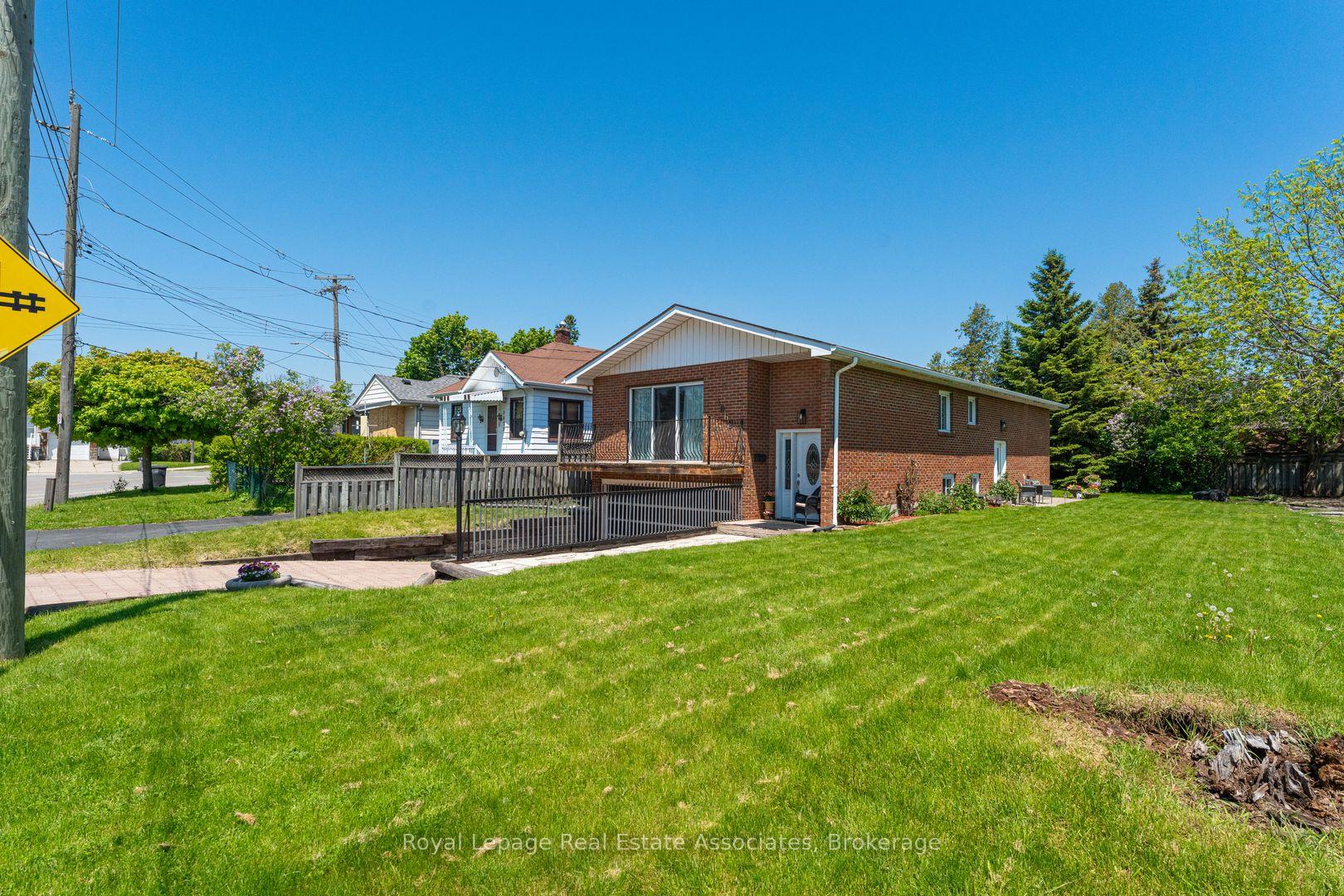 Photo 33 of 1069 Alexandra Avenue, Mississauga, Lakeview — HOMEH