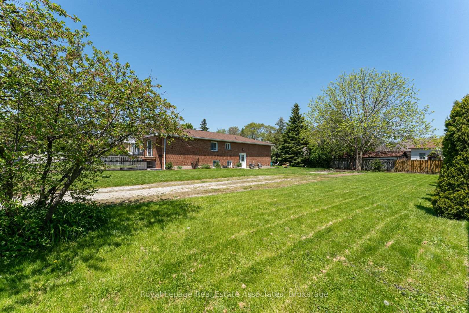 Photo 34 of 1069 Alexandra Avenue, Mississauga, Lakeview — HOMEH
