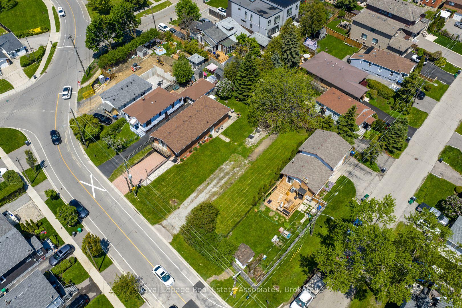 Photo 43 of 1069 Alexandra Avenue, Mississauga, Lakeview — HOMEH
