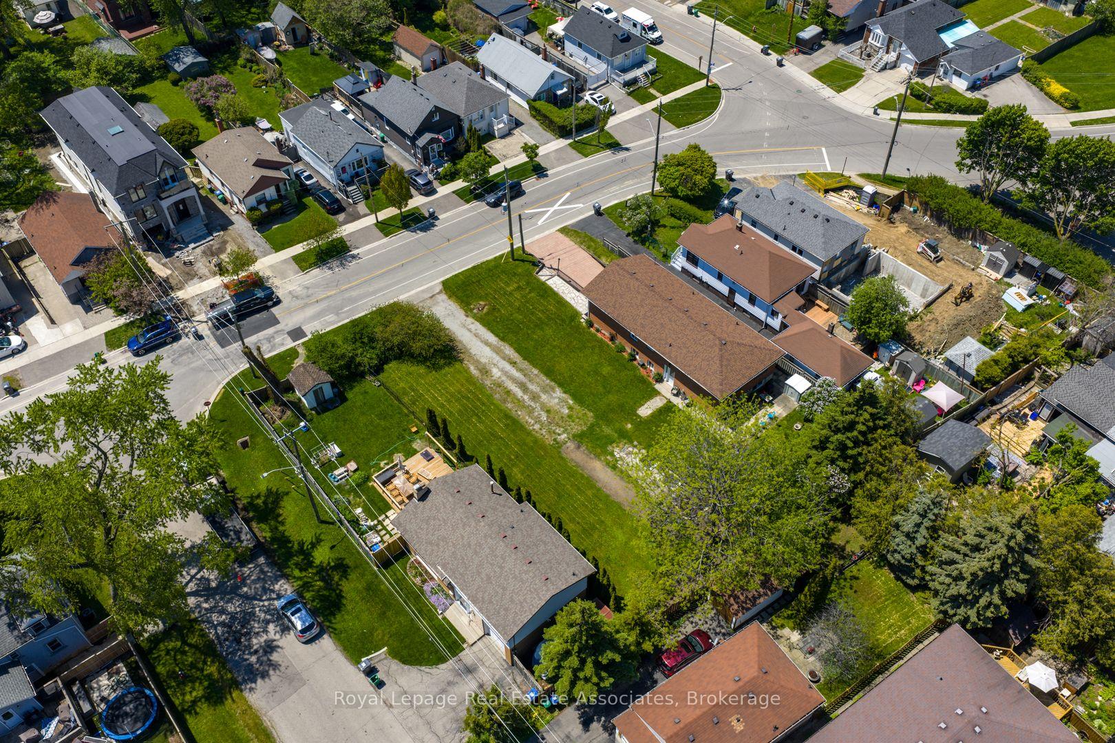 Photo 44 of 1069 Alexandra Avenue, Mississauga, Lakeview — HOMEH