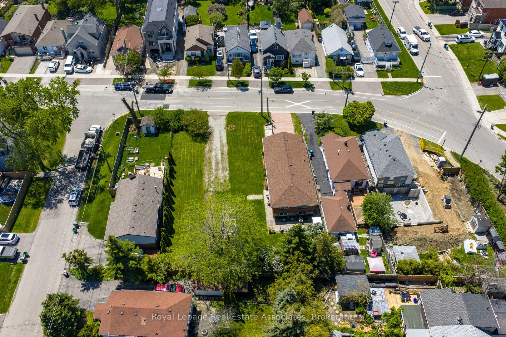Photo 45 of 1069 Alexandra Avenue, Mississauga, Lakeview — HOMEH