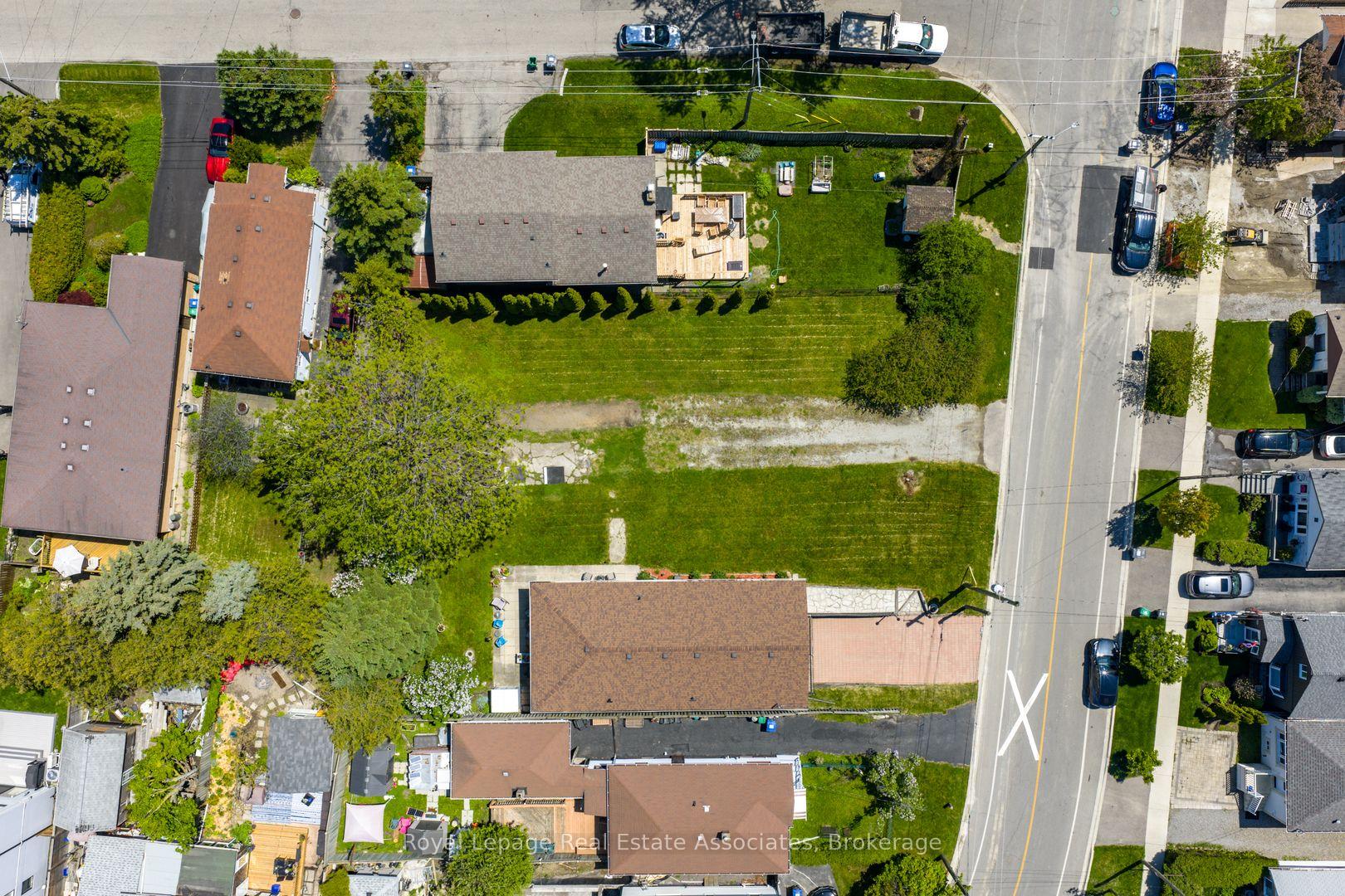 Photo 47 of 1069 Alexandra Avenue, Mississauga, Lakeview — HOMEH