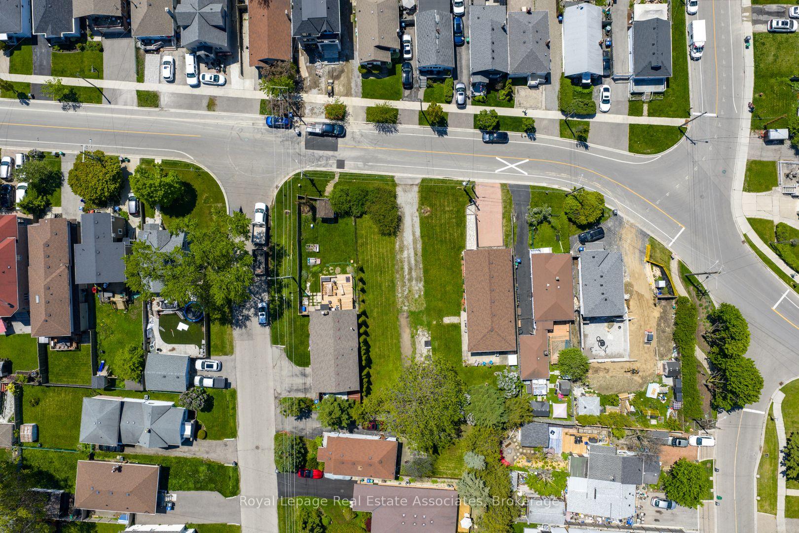 Photo 49 of 1069 Alexandra Avenue, Mississauga, Lakeview — HOMEH