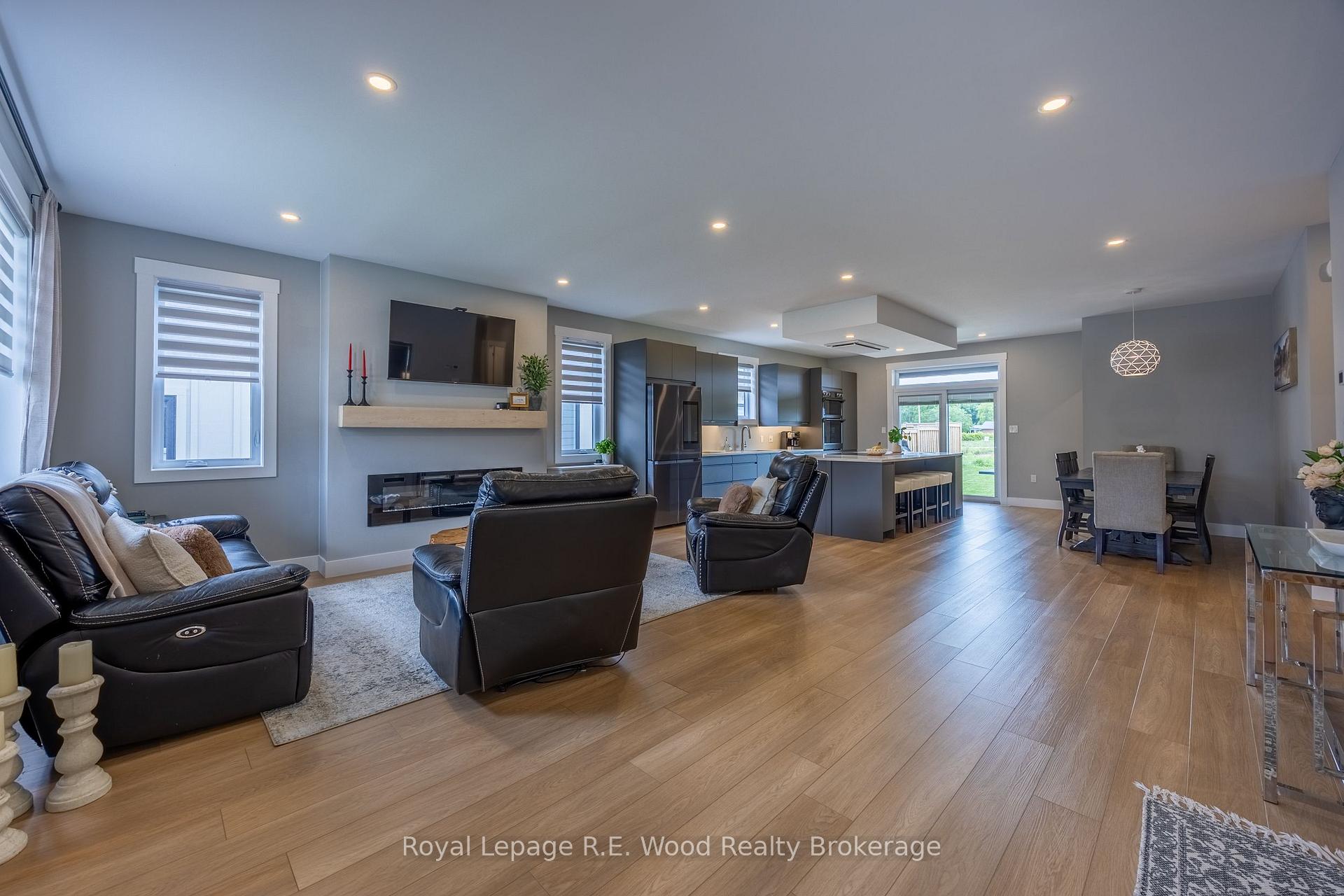 Photo 4 of 7 Sycamore Drive, Tillsonburg — HOMEH