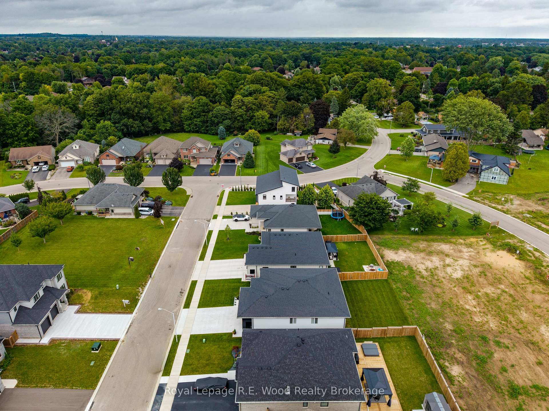 Photo 37 of 7 Sycamore Drive, Tillsonburg — HOMEH