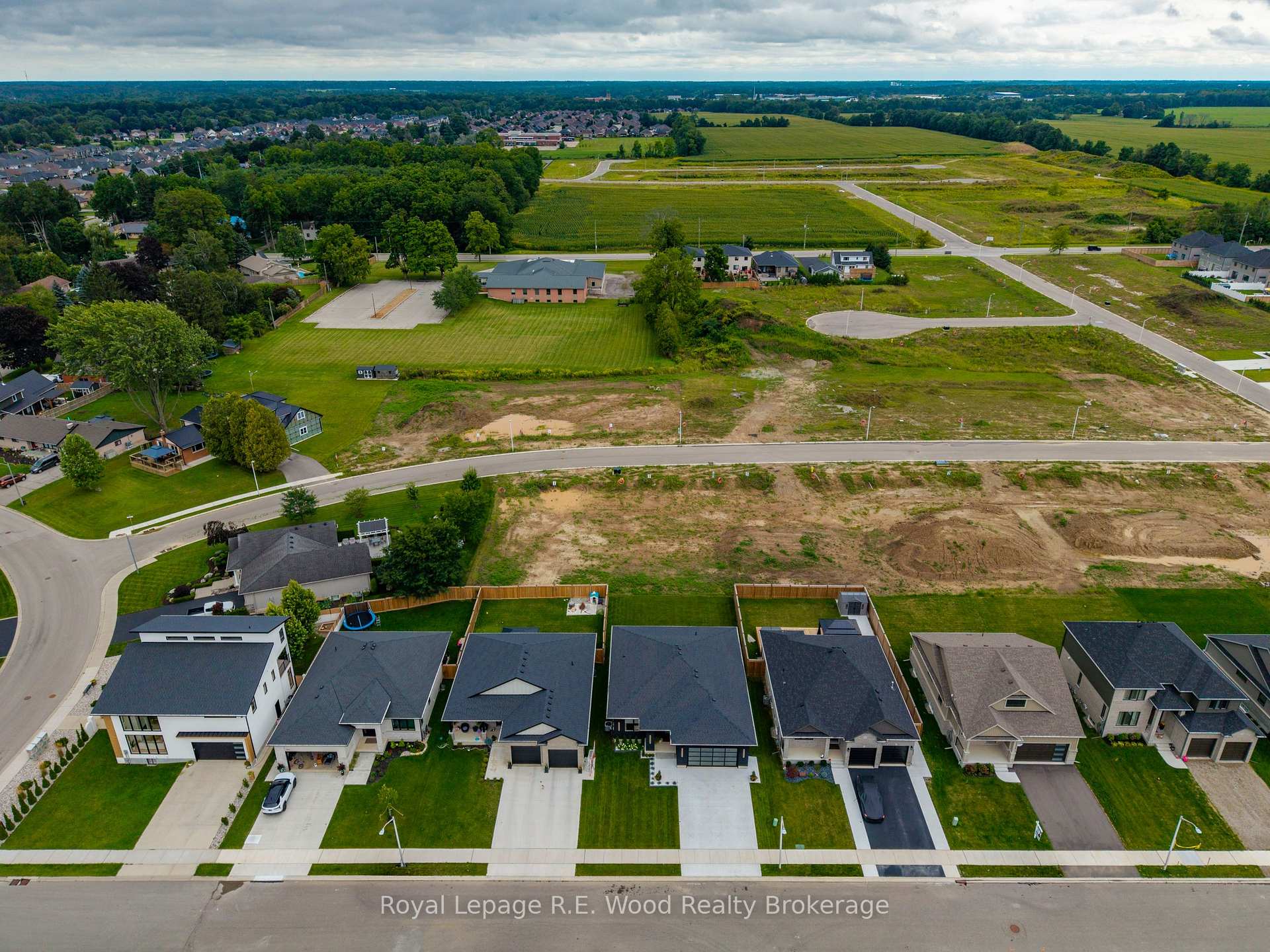 Photo 38 of 7 Sycamore Drive, Tillsonburg — HOMEH