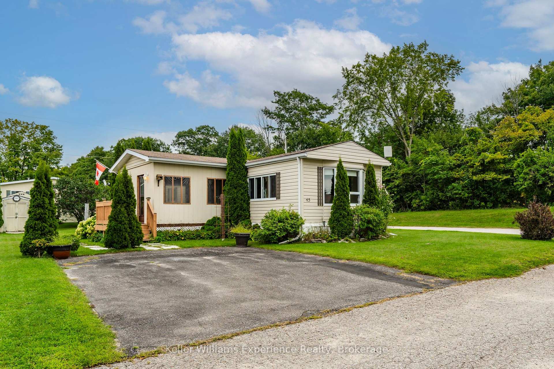 Photo 2 of 45 Northland Drive, Midland — HOMEH