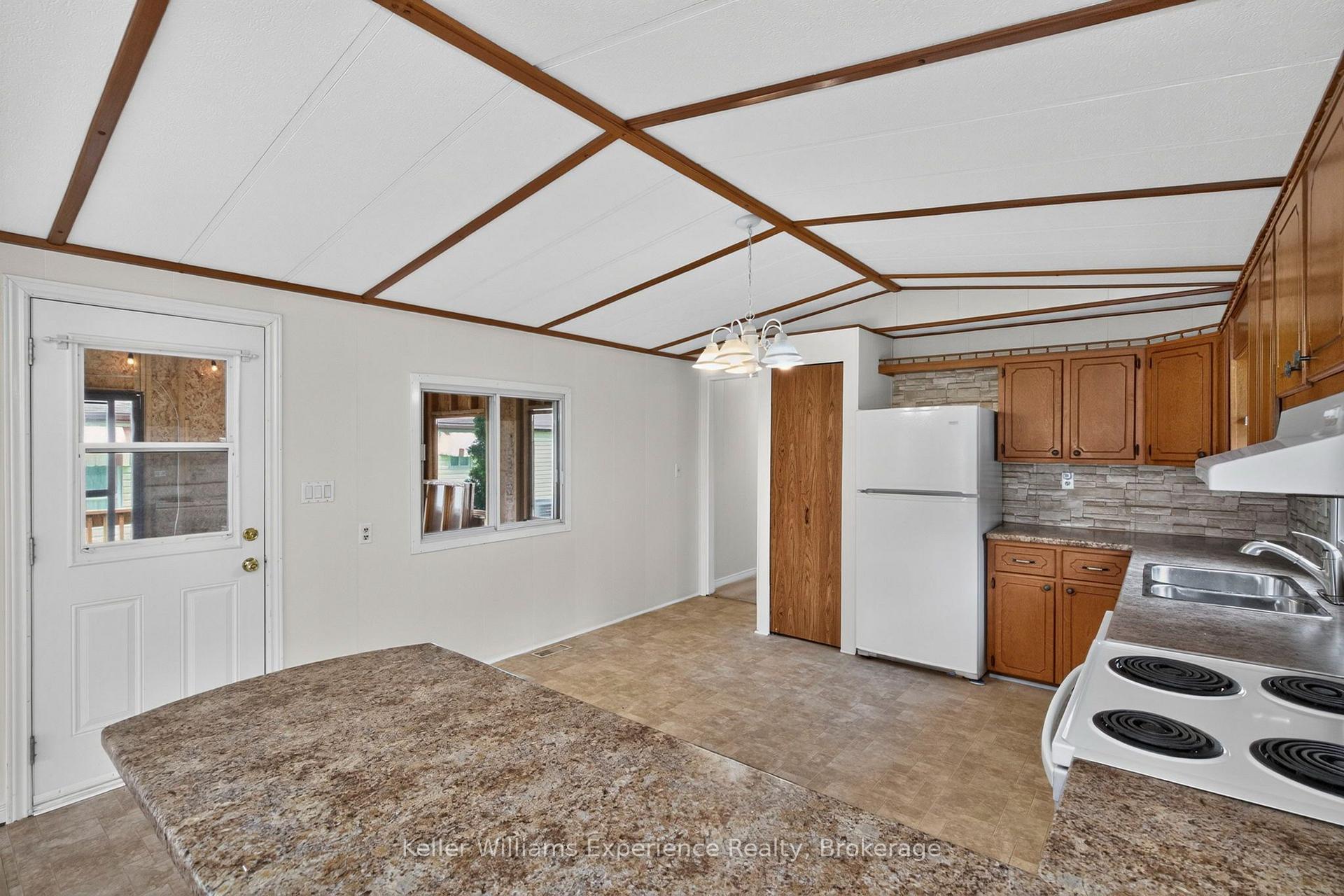Photo 15 of 45 Northland Drive, Midland — HOMEH