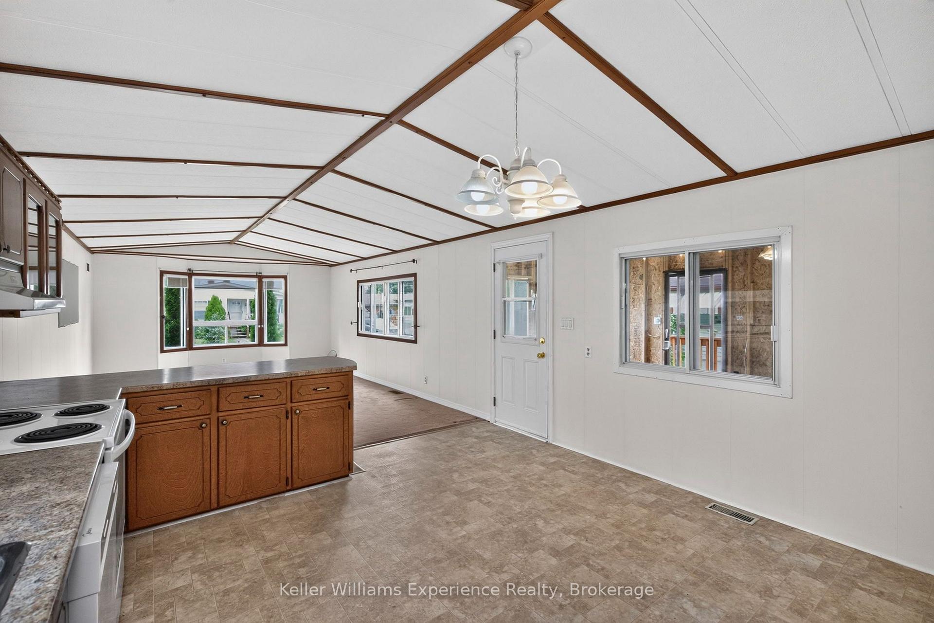 Photo 16 of 45 Northland Drive, Midland — HOMEH