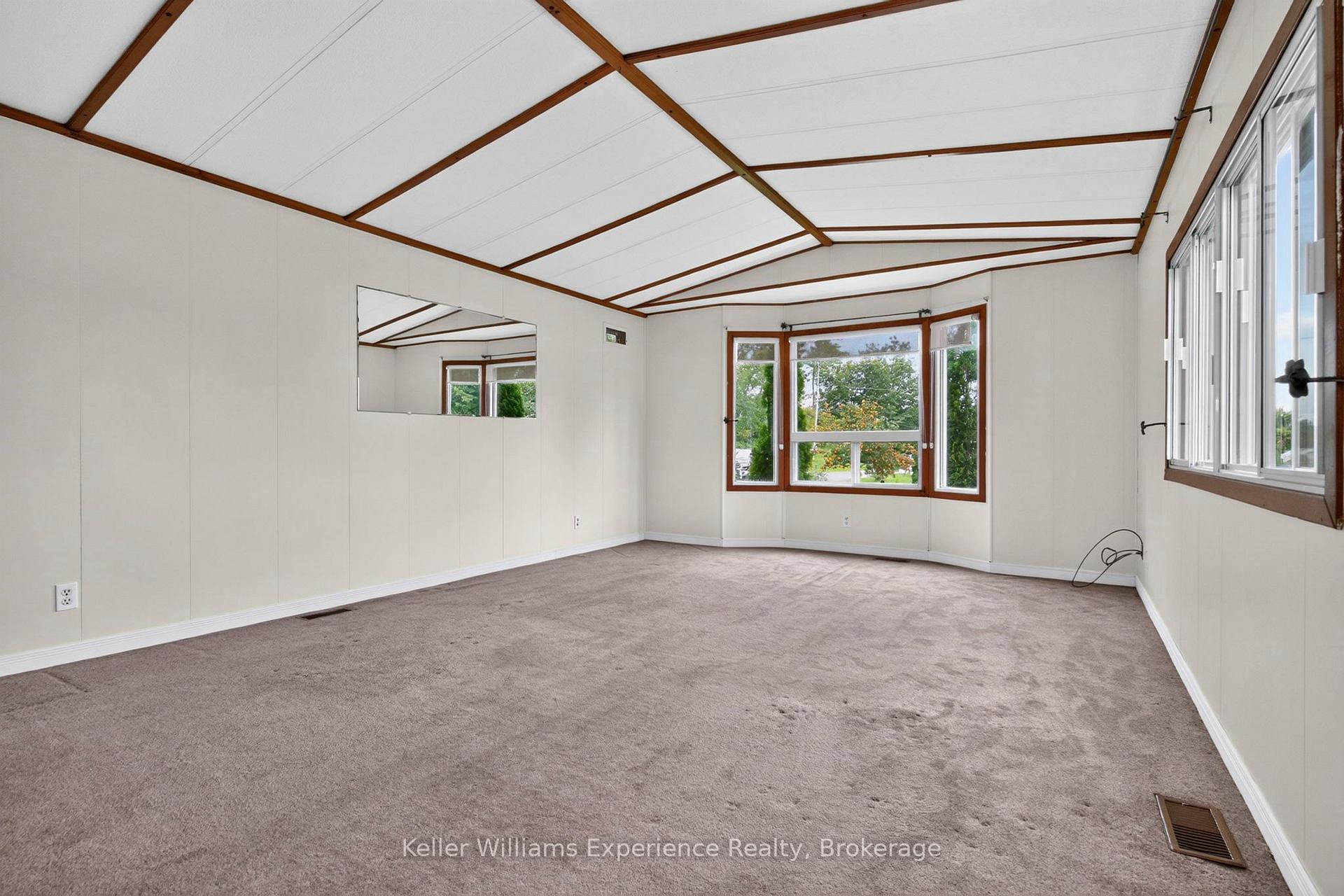 Photo 18 of 45 Northland Drive, Midland — HOMEH