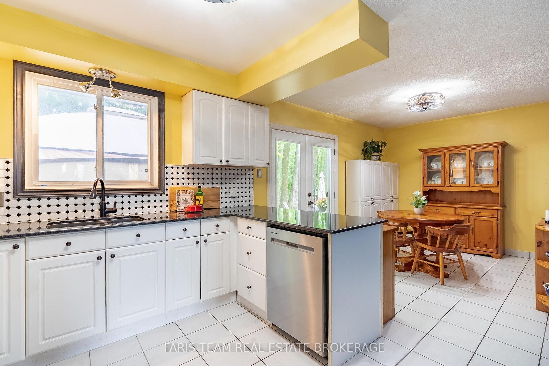 Photo 11 of 3114 Innisfil Beach Road, Innisfil, Rural Innisfil — HOMEH