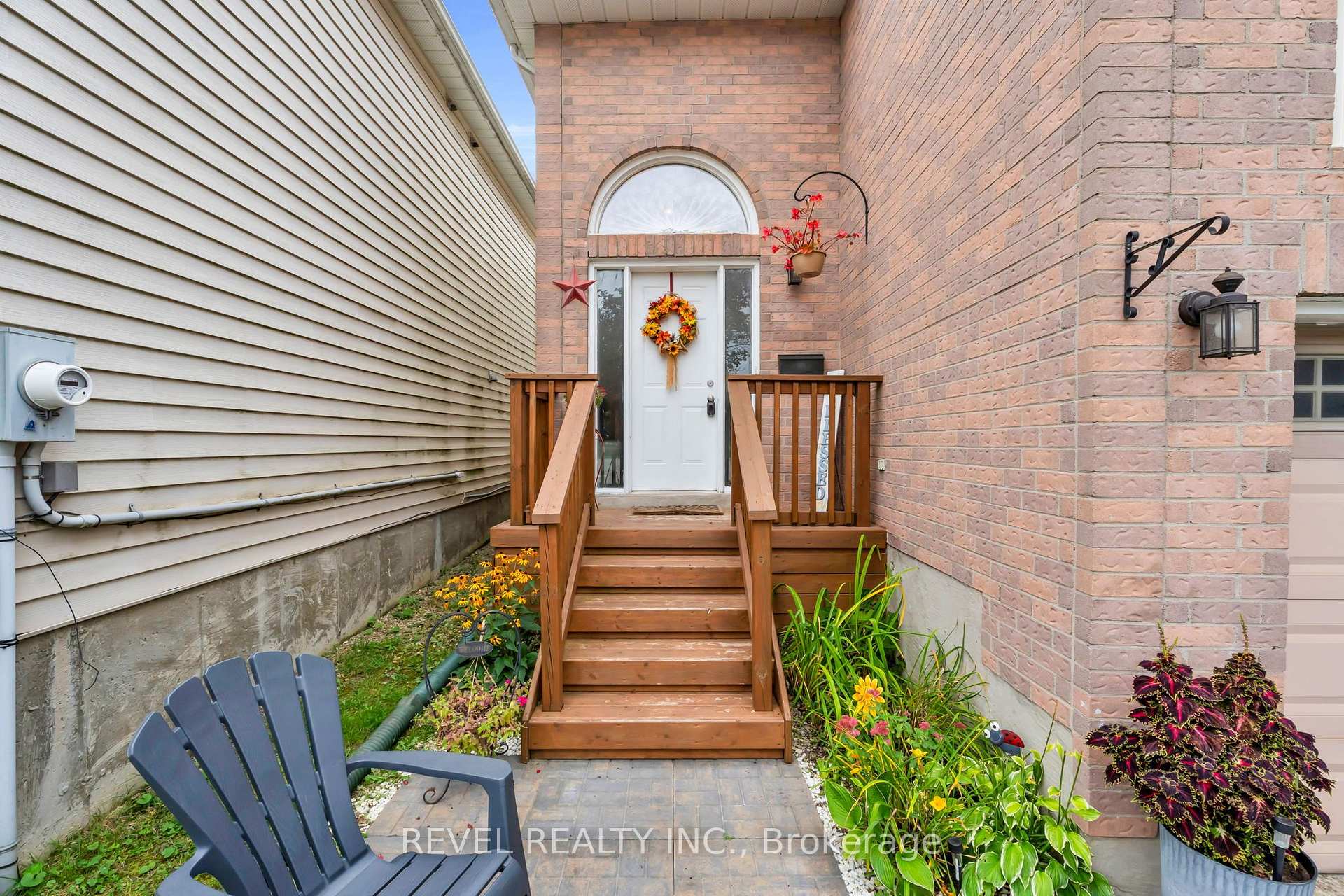 Photo 2 of 302 Shelburne Place, Shelburne — HOMEH