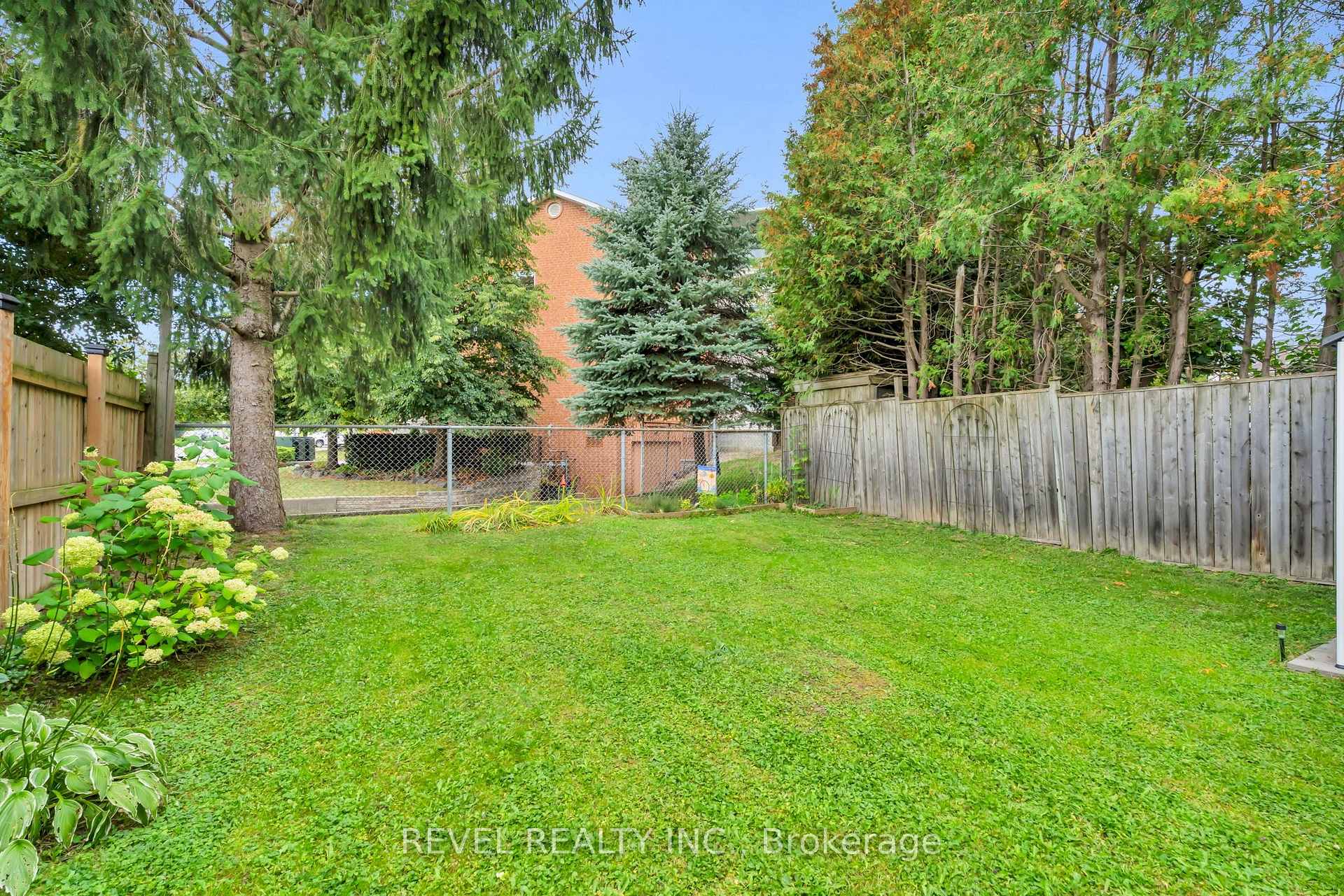 Photo 19 of 302 Shelburne Place, Shelburne — HOMEH