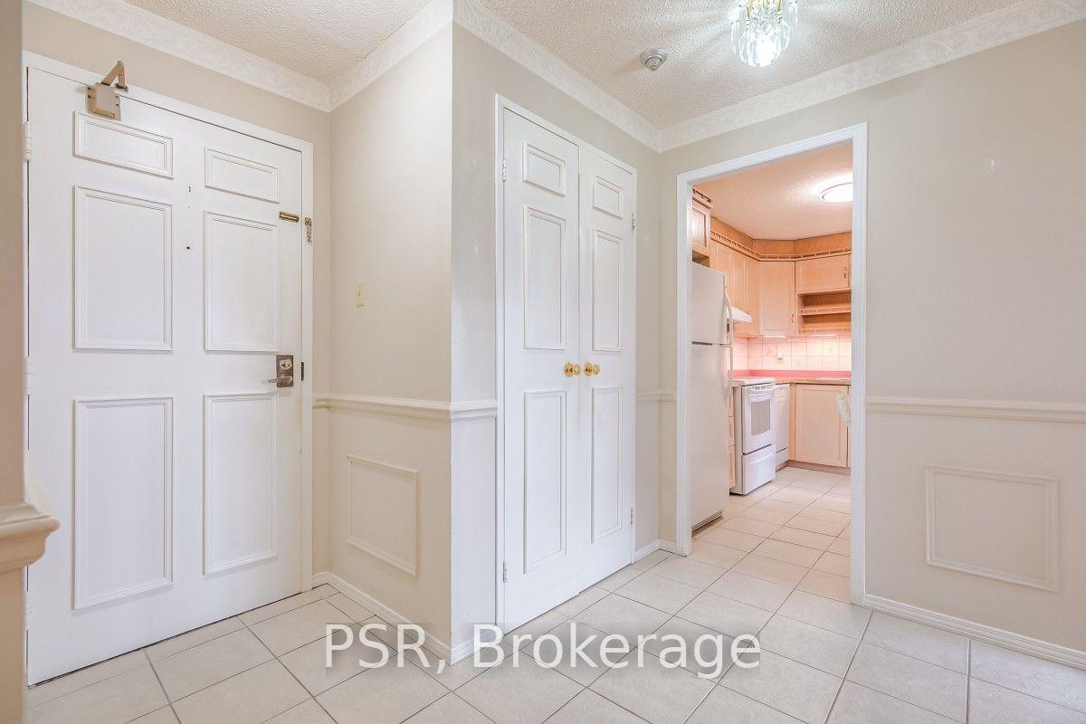 Photo of Unit 612, 3695 Kaneff Crescent