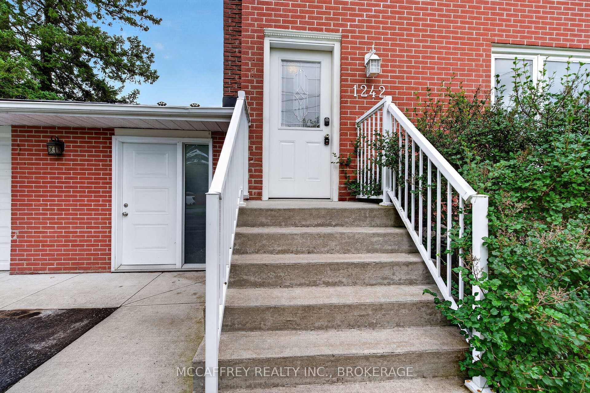 Photo 2 of 1242 Leyton Avenue, Kingston, City Northwest — HOMEH