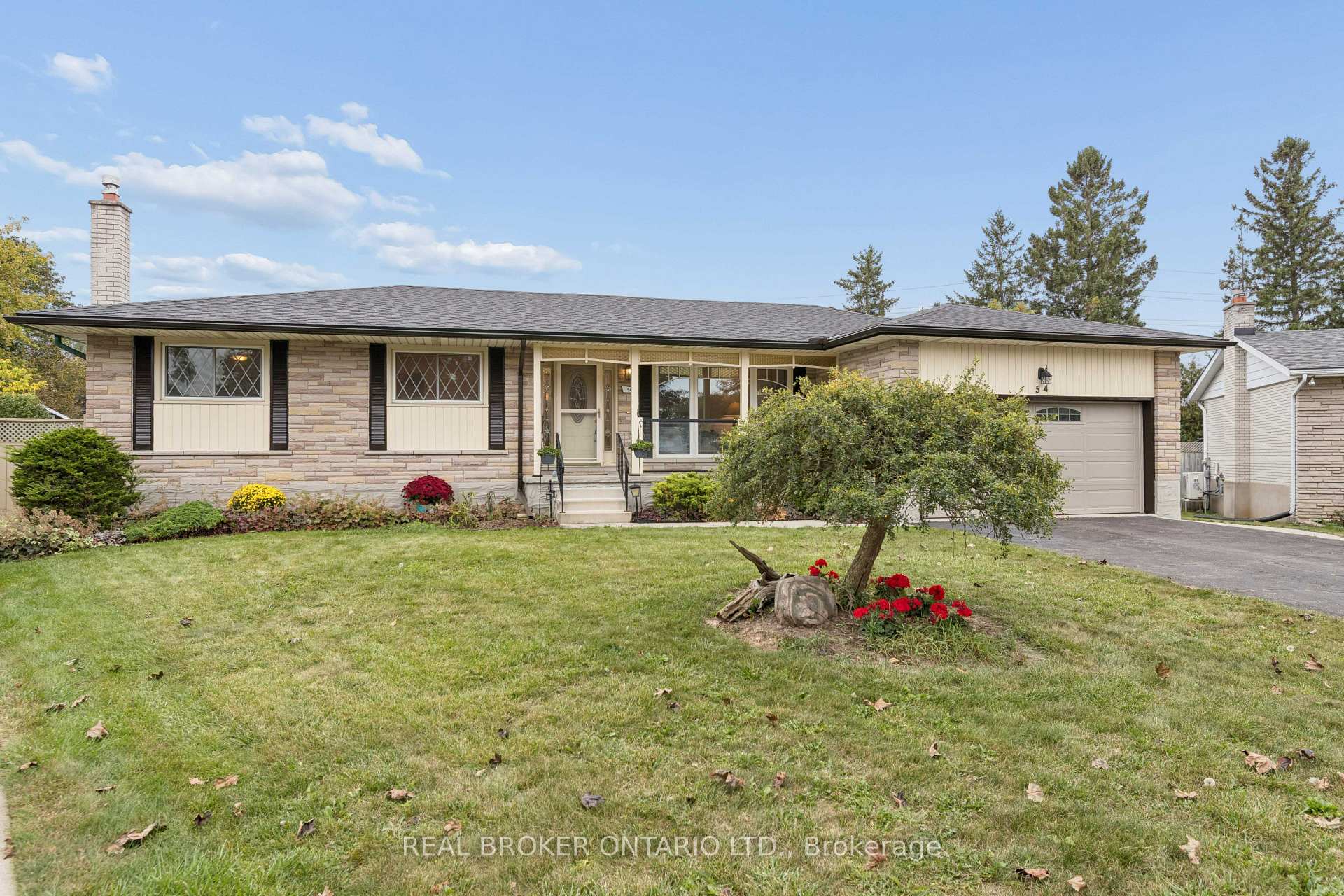 Photo 1 of 54 Hampton Place, Kitchener, Heritage Park - Kitchener — HOMEH