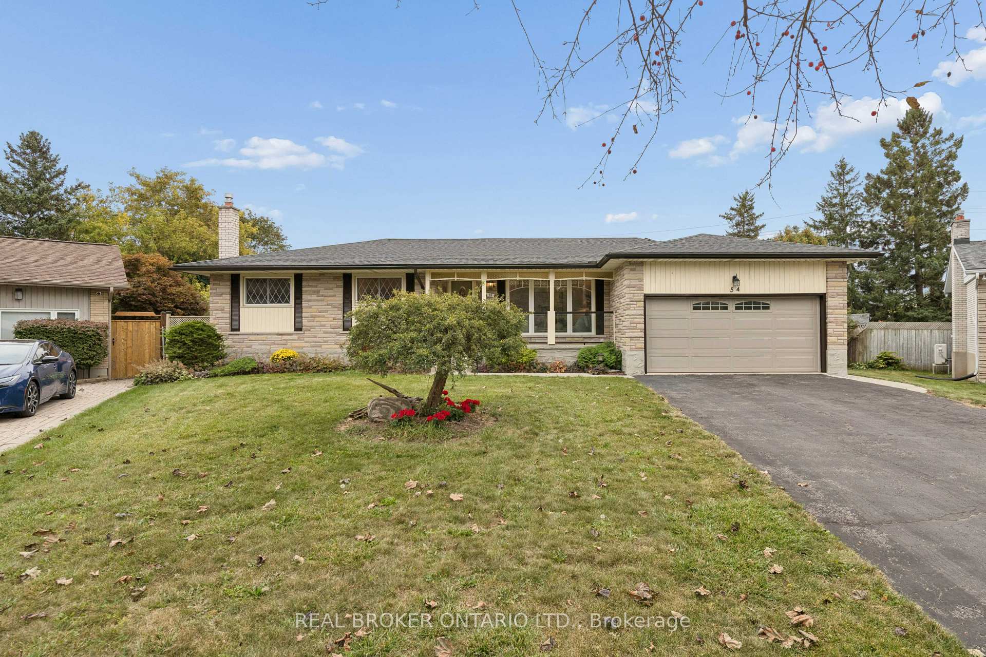 Photo 2 of 54 Hampton Place, Kitchener, Heritage Park - Kitchener — HOMEH