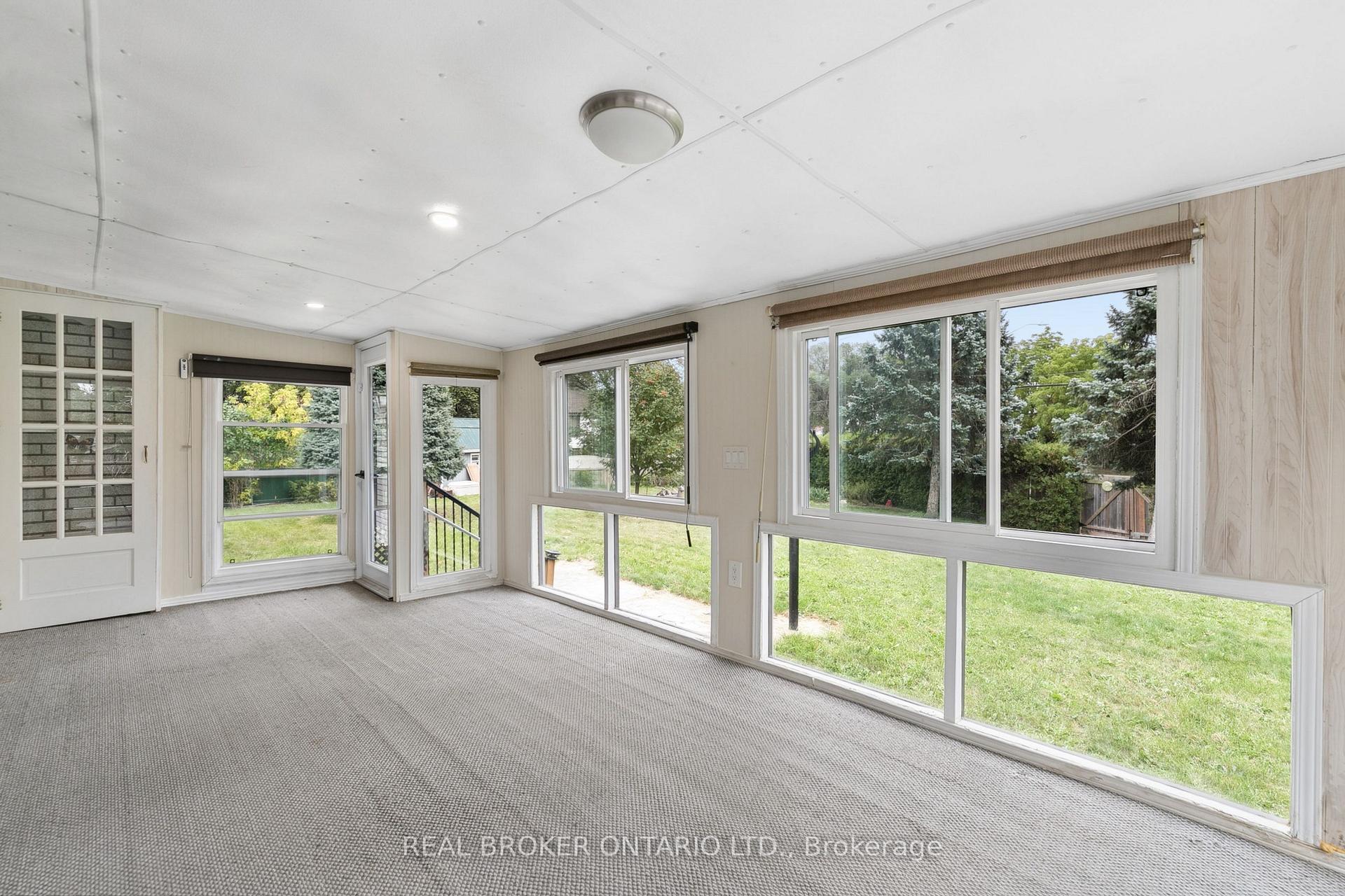 Photo 18 of 54 Hampton Place, Kitchener, Heritage Park - Kitchener — HOMEH