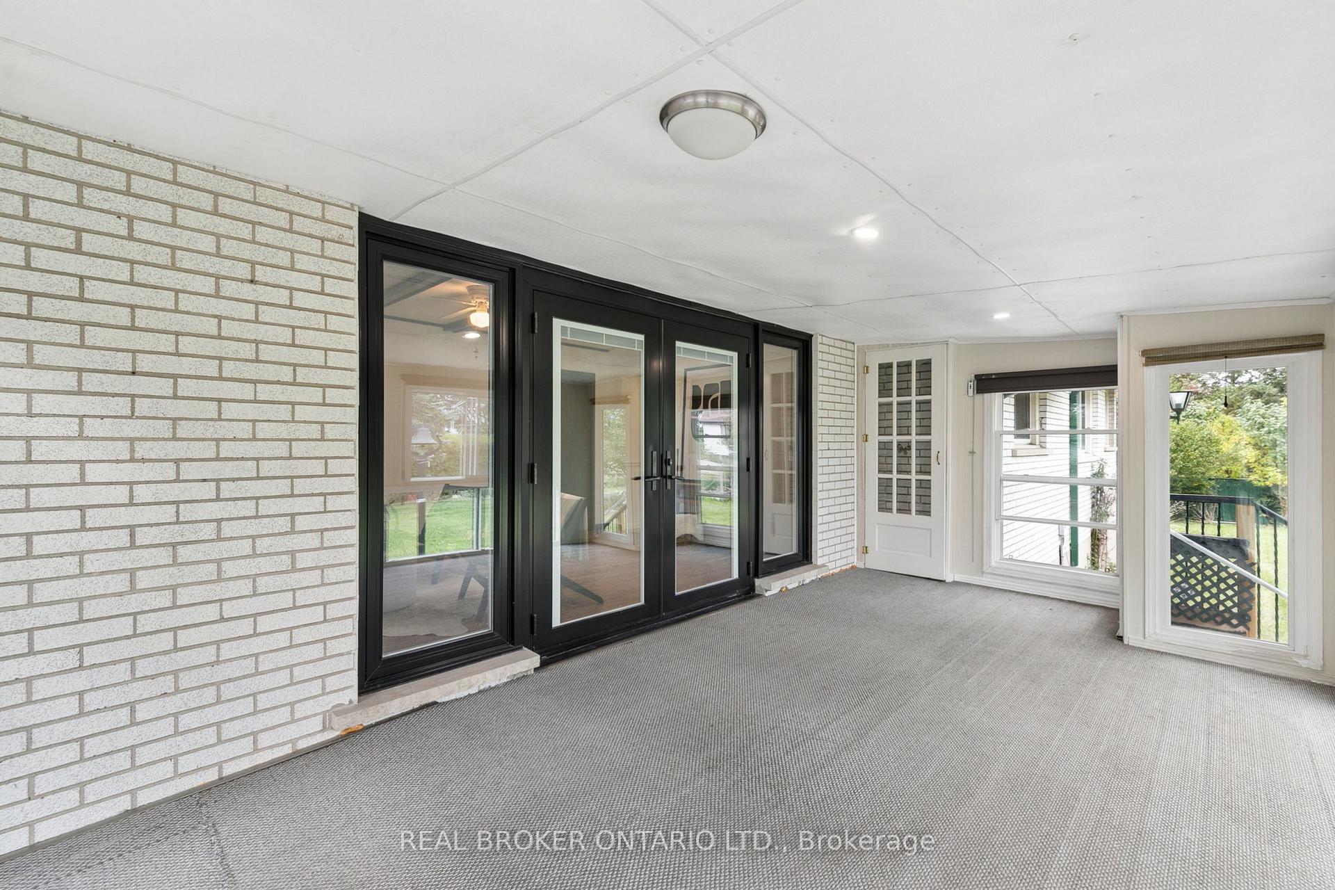 Photo 19 of 54 Hampton Place, Kitchener, Heritage Park - Kitchener — HOMEH