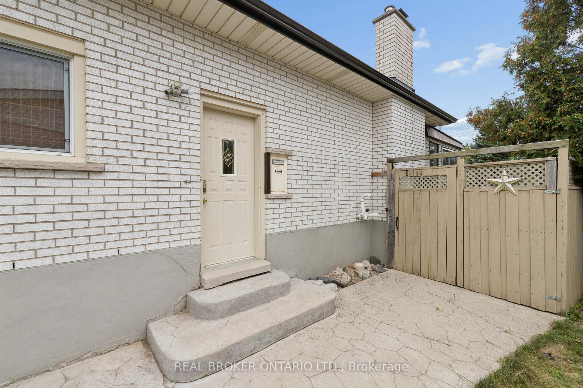 Photo 38 of 54 Hampton Place, Kitchener, Heritage Park - Kitchener — HOMEH
