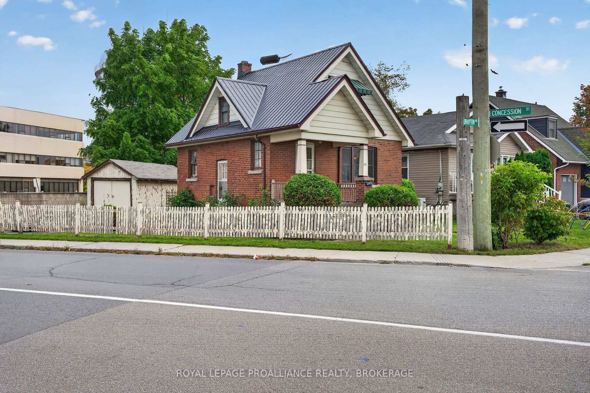 Photo 4 of 27 Drayton Avenue, Kingston, East of Sir John A. Blvd — HOMEH