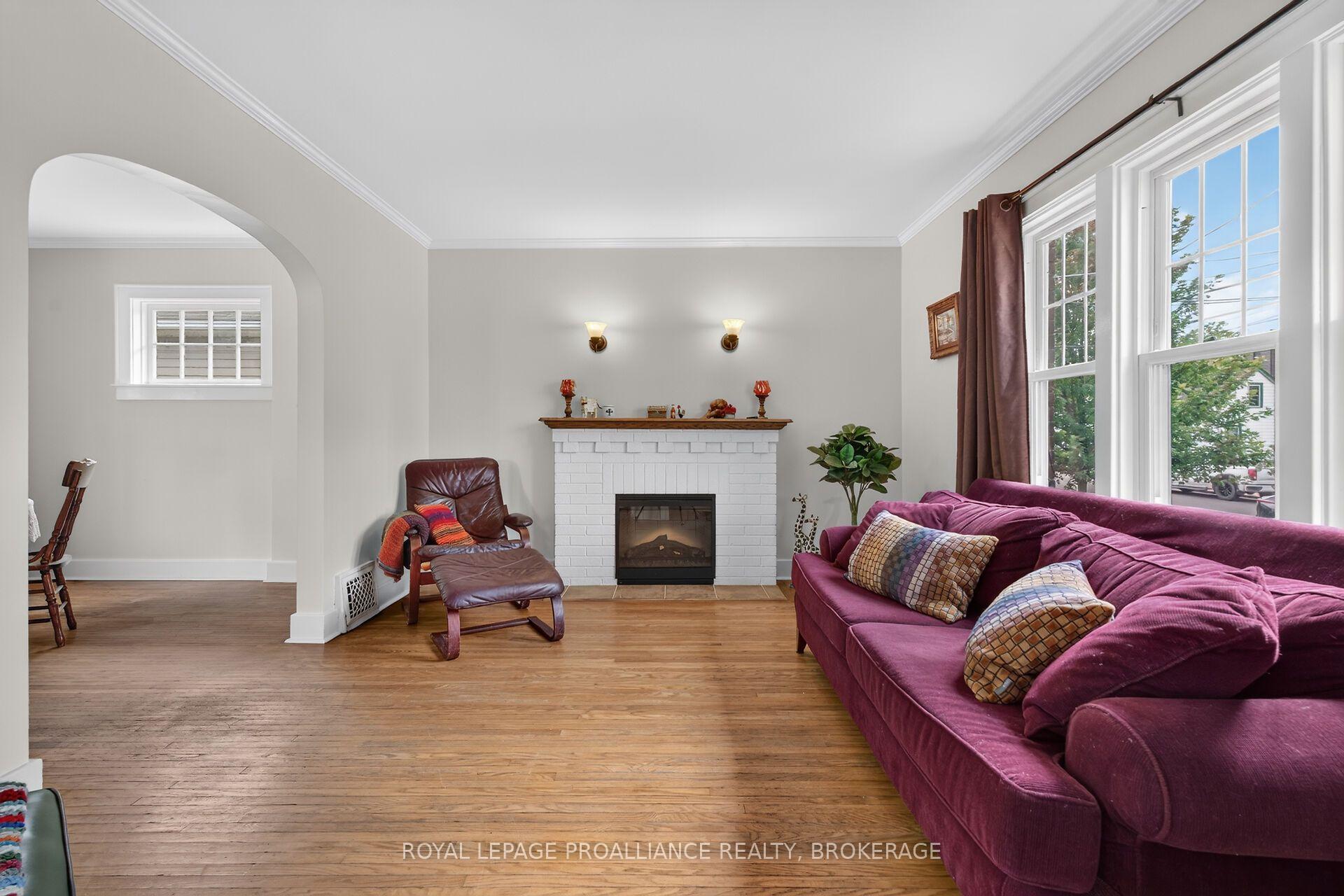 Photo 9 of 27 Drayton Avenue, Kingston, East of Sir John A. Blvd — HOMEH