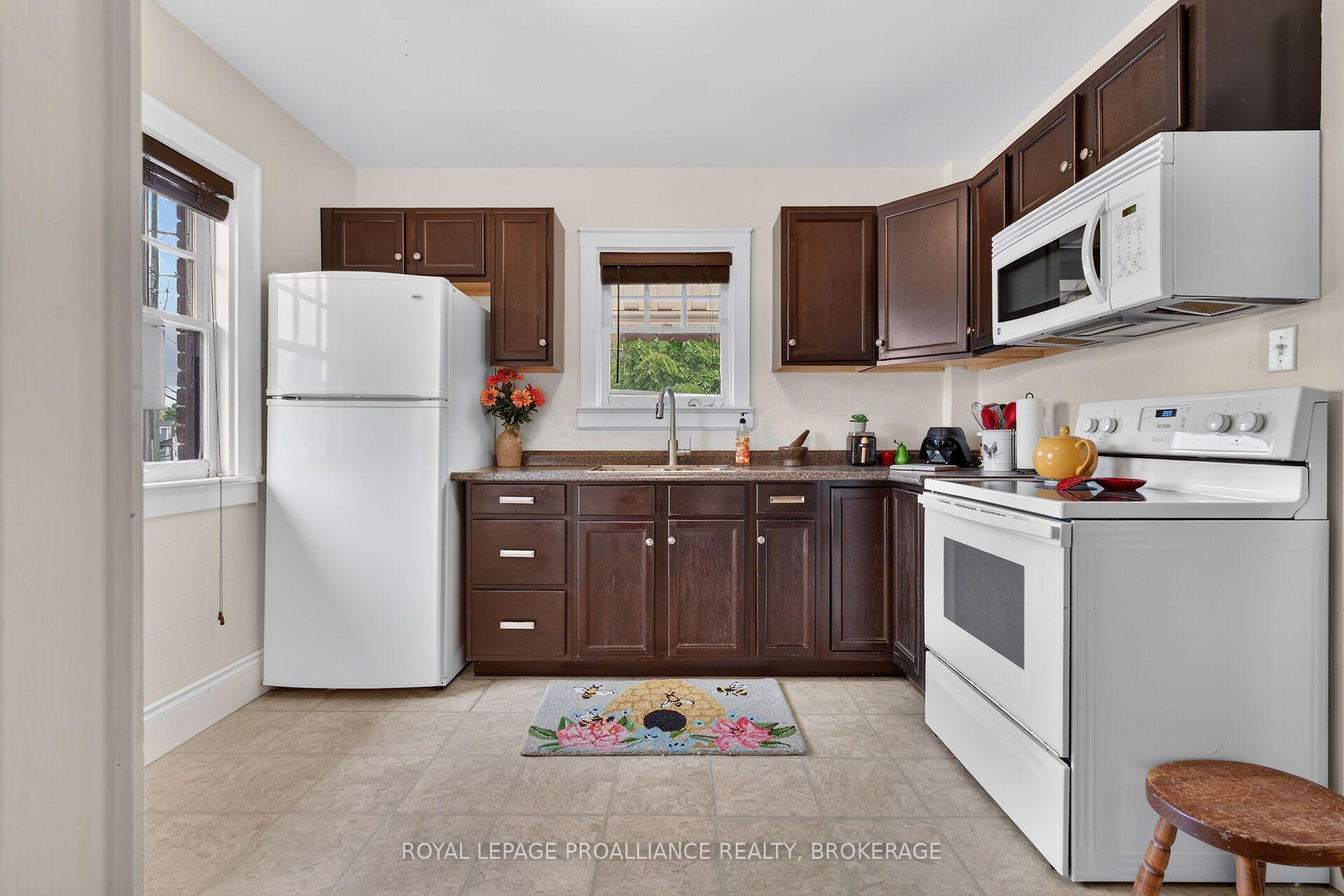 Photo 11 of 27 Drayton Avenue, Kingston, East of Sir John A. Blvd — HOMEH