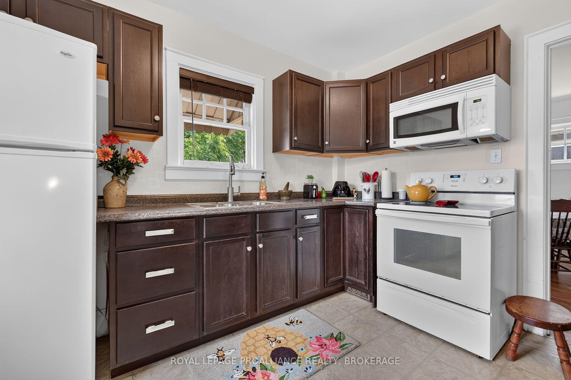 Photo 12 of 27 Drayton Avenue, Kingston, East of Sir John A. Blvd — HOMEH