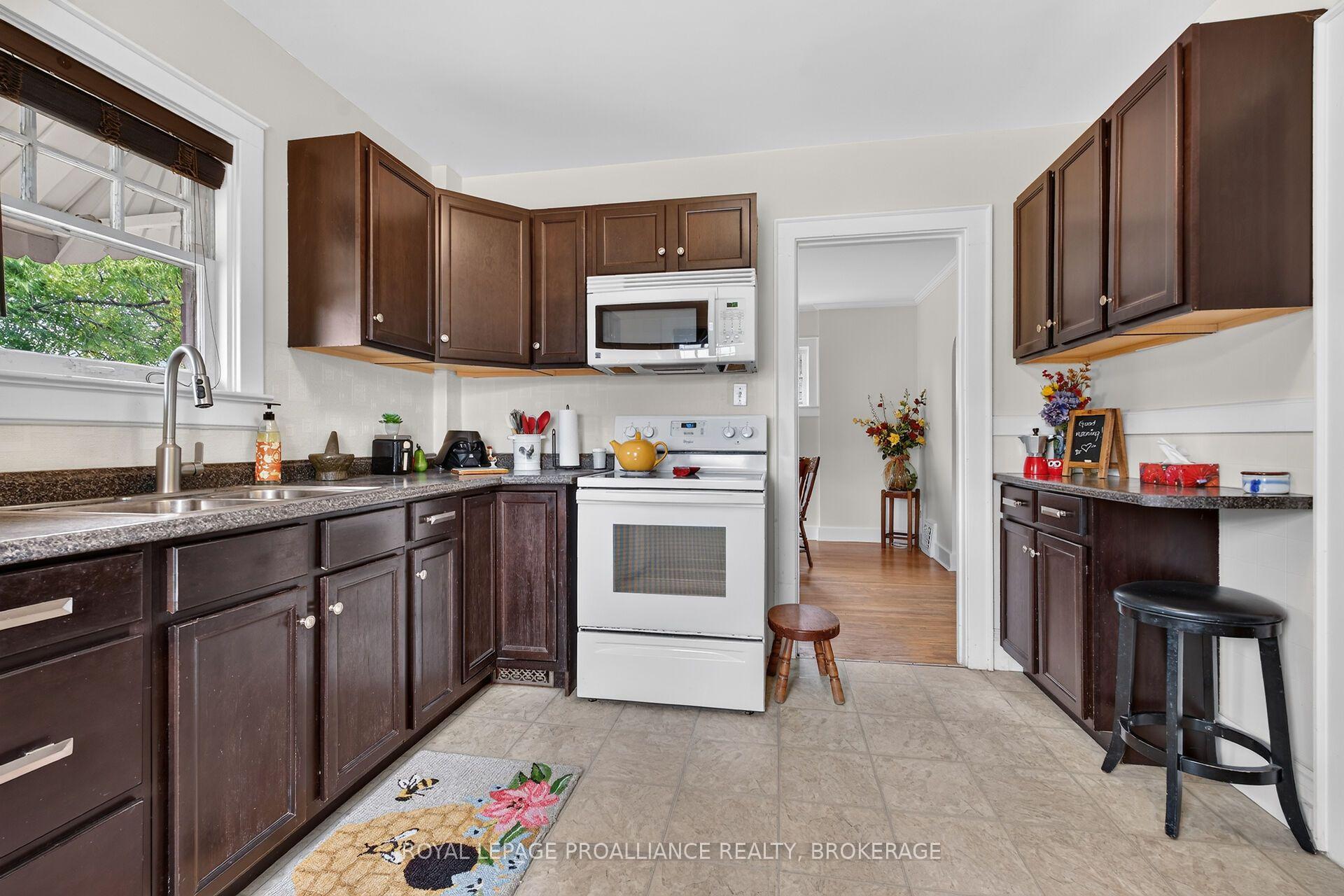 Photo 13 of 27 Drayton Avenue, Kingston, East of Sir John A. Blvd — HOMEH