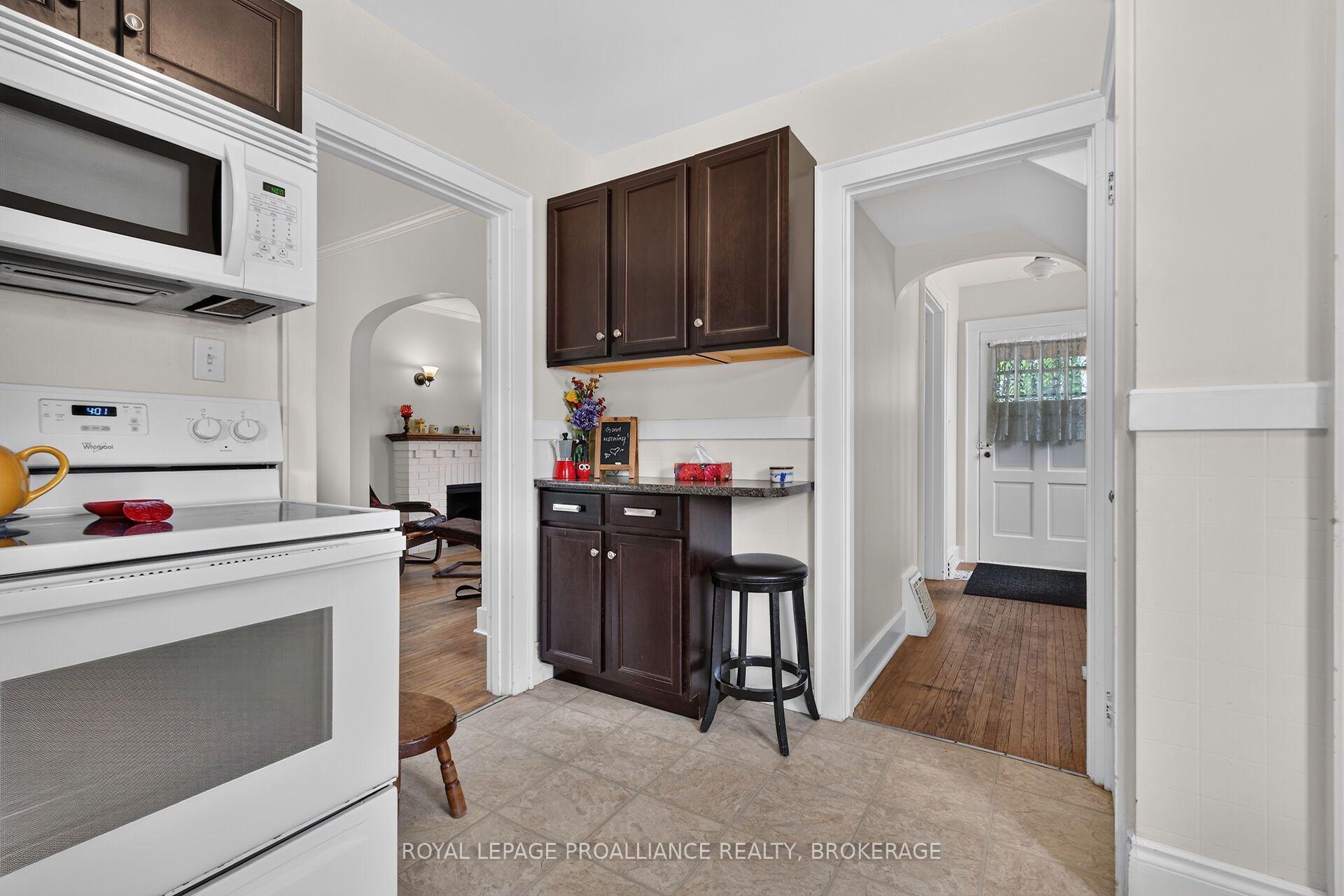 Photo 14 of 27 Drayton Avenue, Kingston, East of Sir John A. Blvd — HOMEH