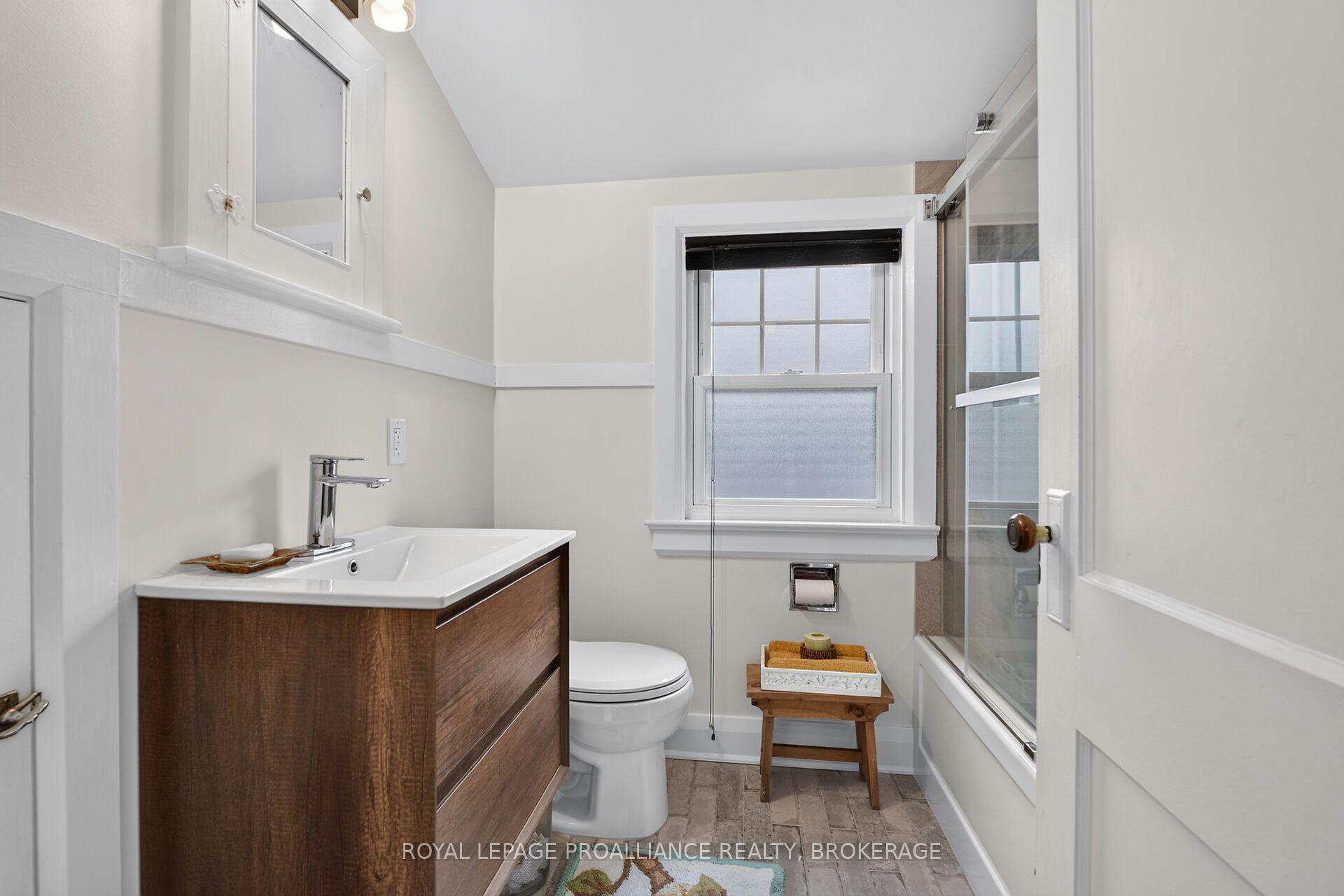 Photo 18 of 27 Drayton Avenue, Kingston, East of Sir John A. Blvd — HOMEH