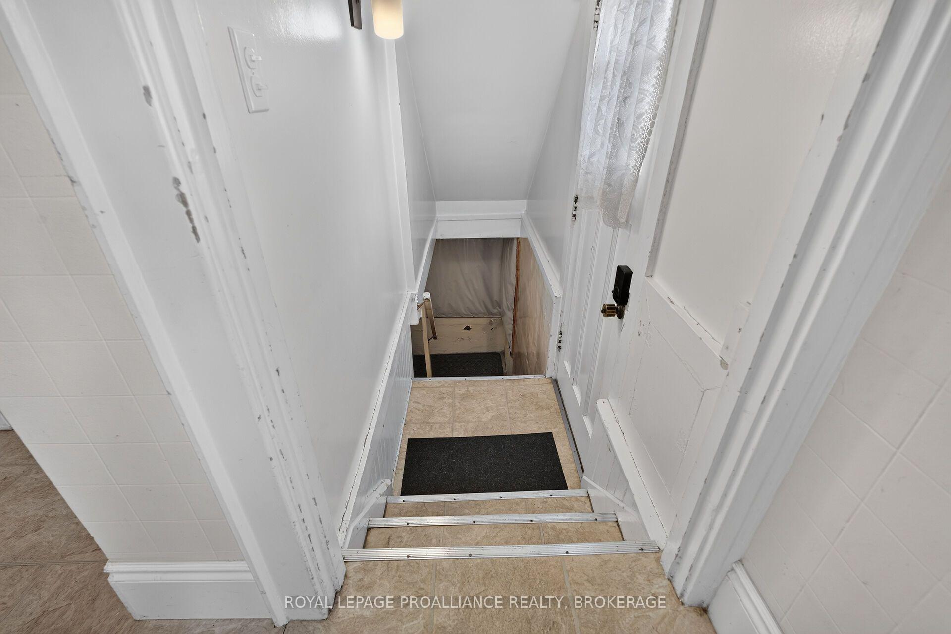 Photo 21 of 27 Drayton Avenue, Kingston, East of Sir John A. Blvd — HOMEH